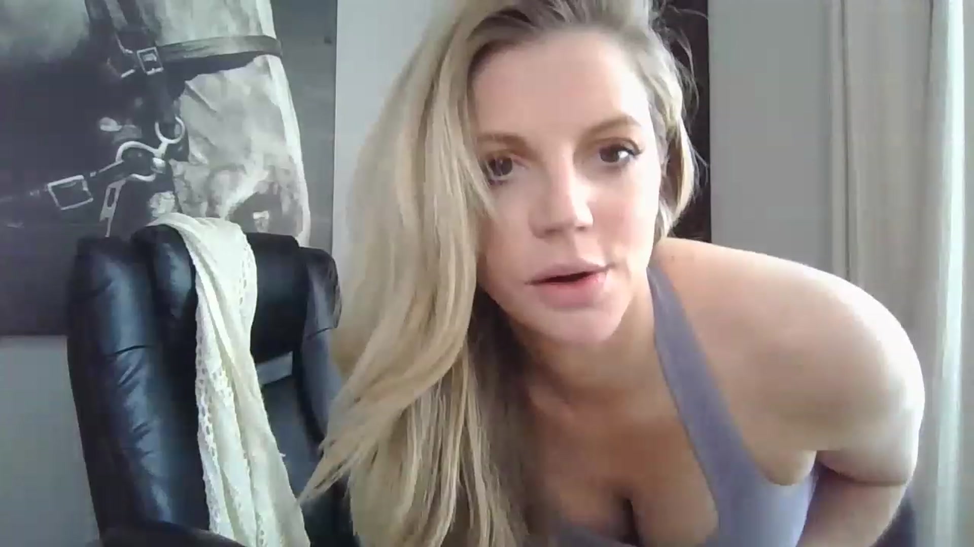 Gallery image thumbnail from Laceygreyy's myfreecams stream on, 01/26/2023, 18:36 image 3 of 20