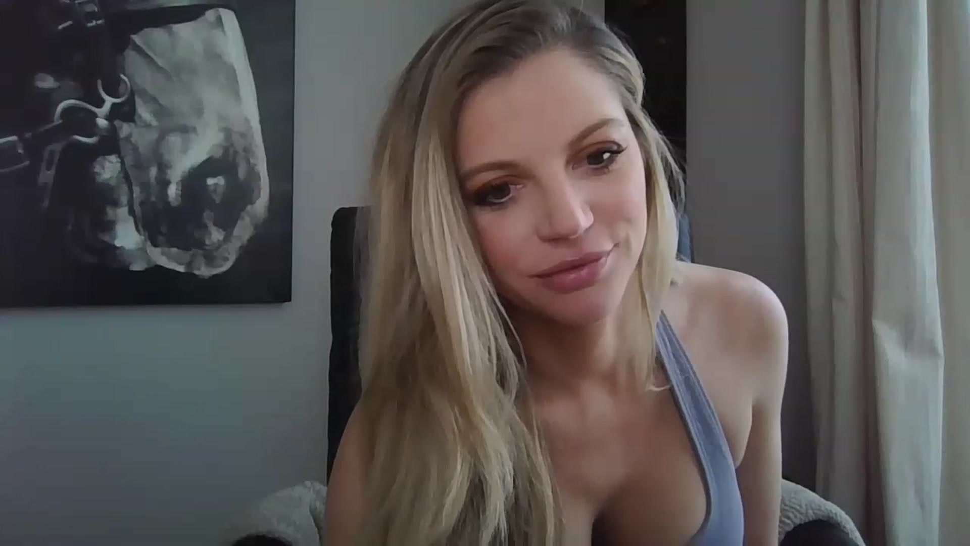 Gallery image thumbnail from Laceygreyy's myfreecams stream on, 02/06/2023, 16:21 image 12 of 20