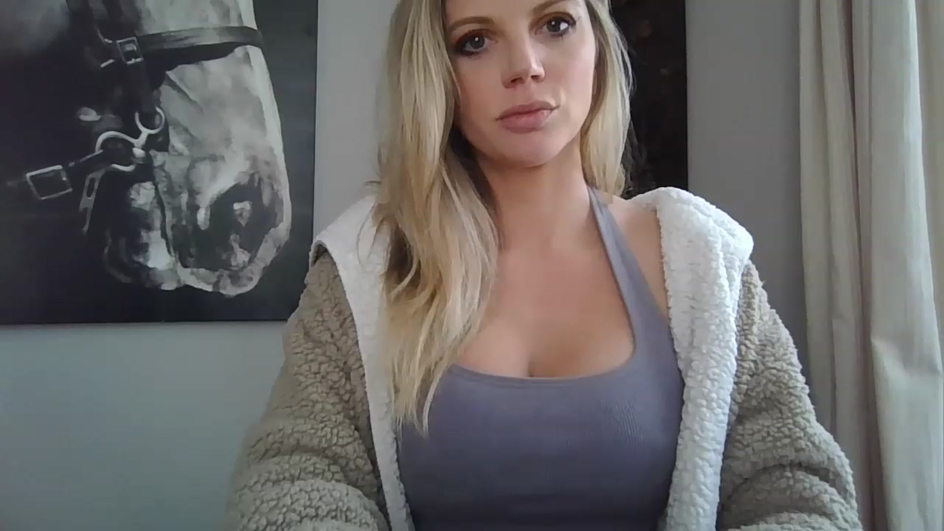 Gallery image thumbnail from Laceygreyy's myfreecams stream on, 02/06/2023, 16:21 image 2 of 20