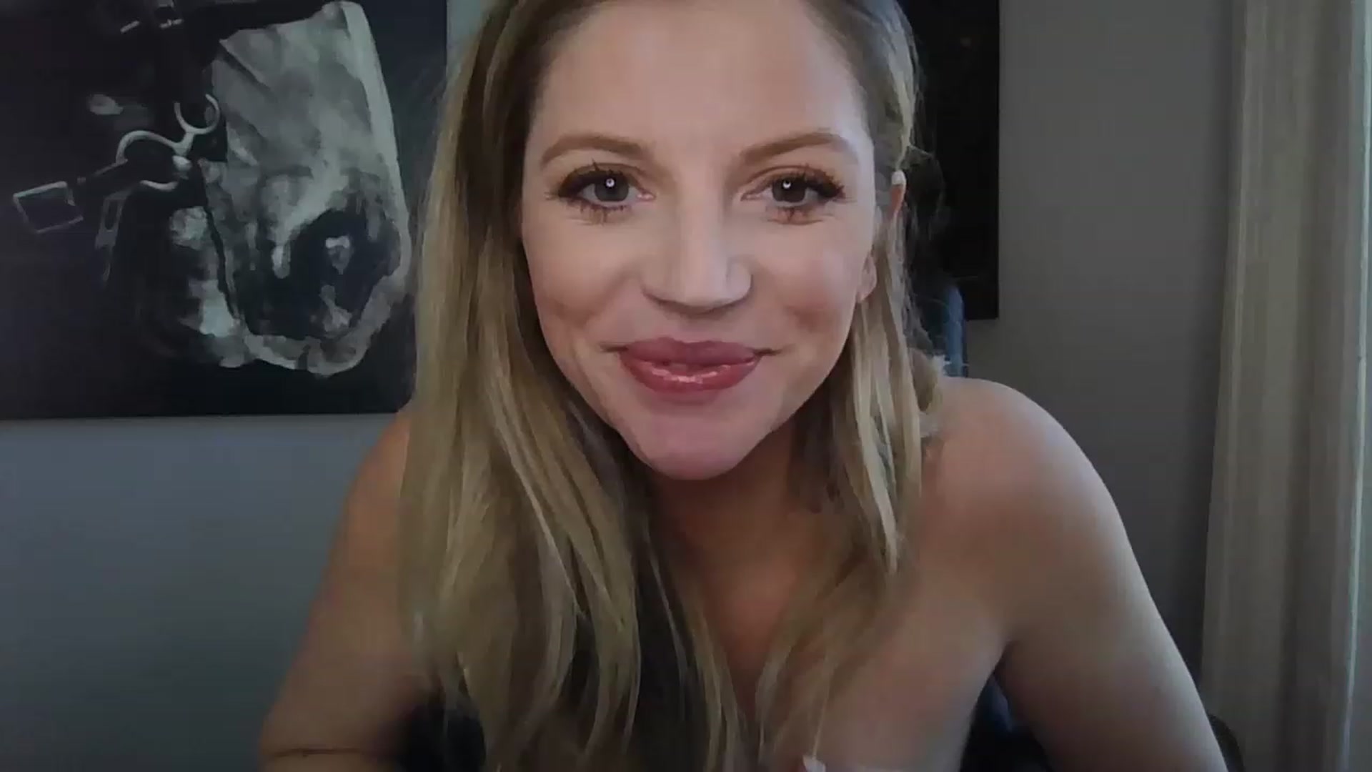 Gallery image thumbnail from Laceygreyy's myfreecams stream on, 02/13/2023, 17:10 image 16 of 20