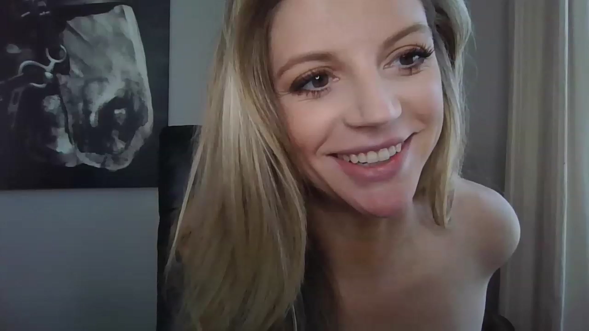 Gallery image thumbnail from Laceygreyy's myfreecams stream on, 02/13/2023, 18:20 image 10 of 20