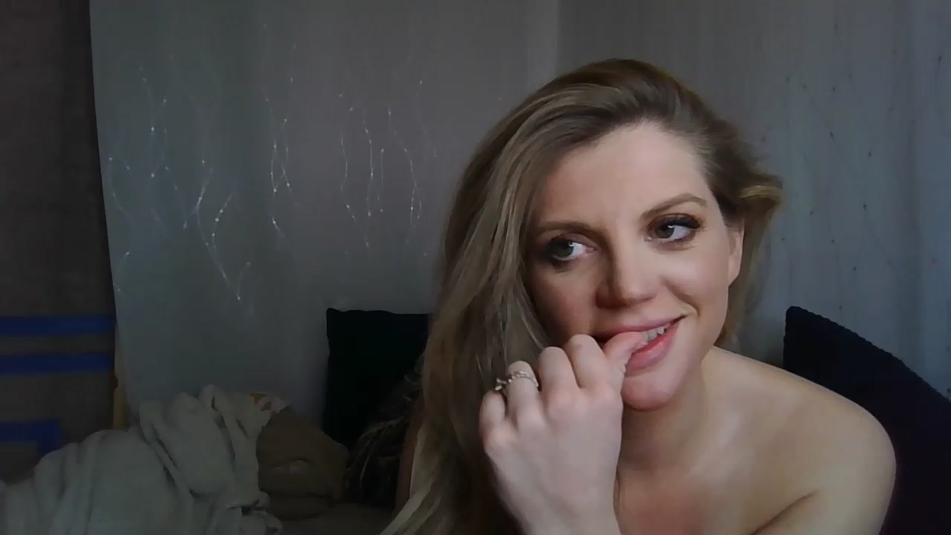 Gallery image thumbnail from Laceygreyy's myfreecams stream on, 03/07/2023, 06:38 image 20 of 20