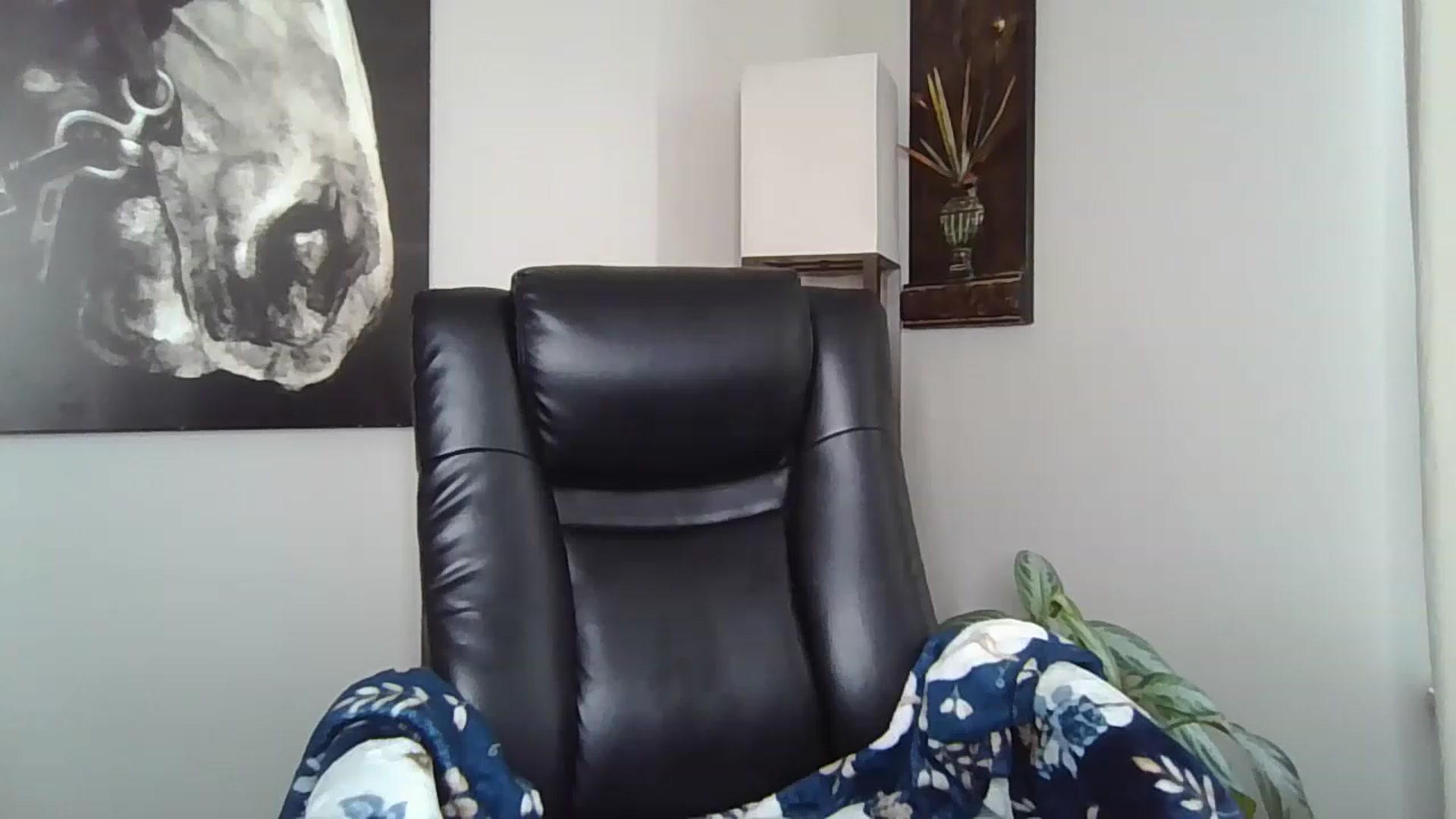 Gallery image thumbnail from Laceygreyy's myfreecams stream on, 03/08/2023, 18:10 image 13 of 20