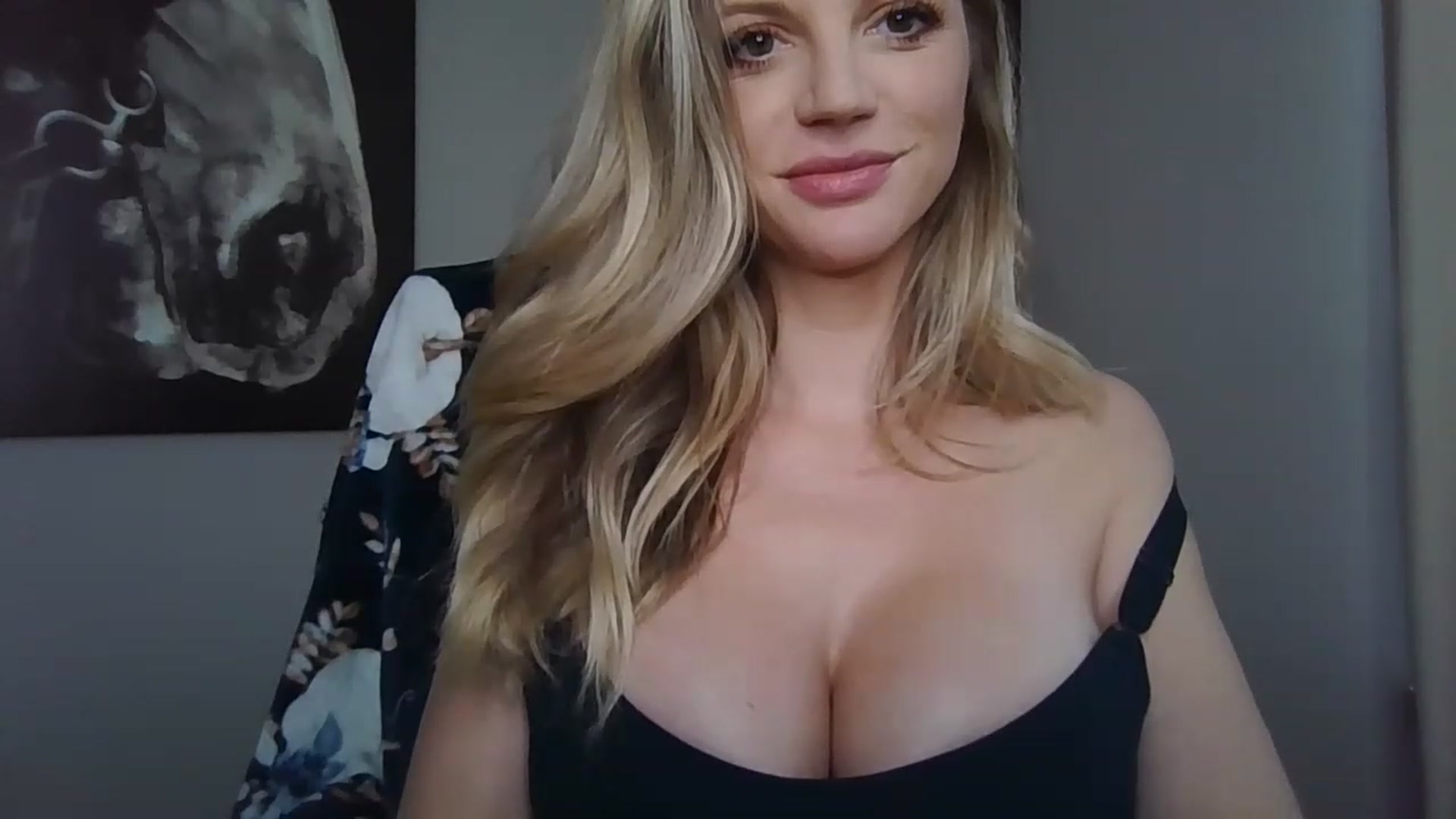 Gallery image thumbnail from Laceygreyy's myfreecams stream on, 03/08/2023, 18:10 image 16 of 20