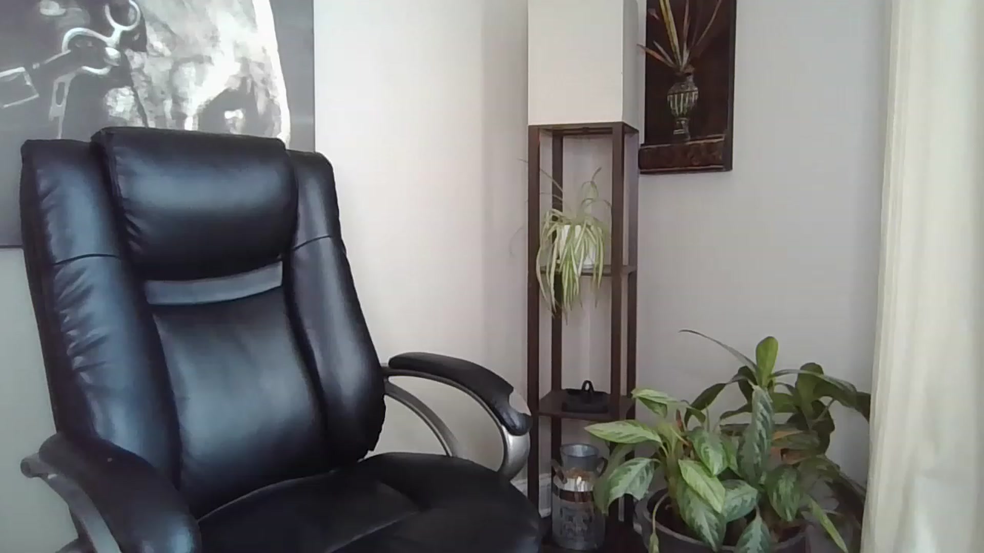 Gallery image thumbnail from Laceygreyy's myfreecams stream on, 03/27/2023, 19:24 image 8 of 20