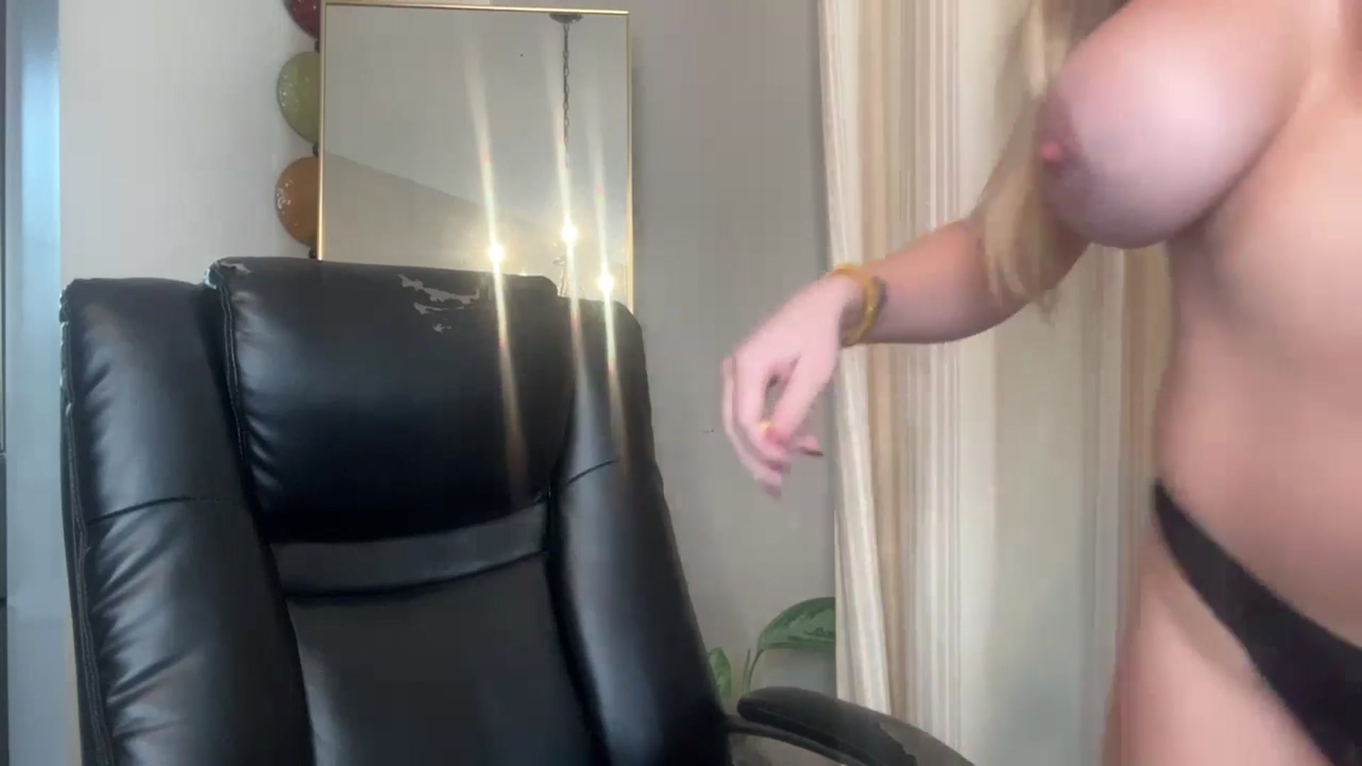 Gallery image thumbnail from Laceygreyy's myfreecams stream on, 01/28/2025, 22:05 image 2 of 20