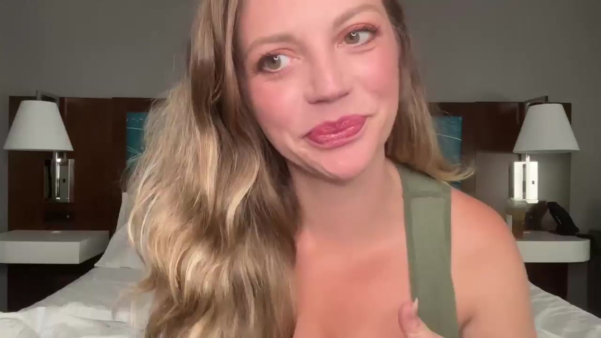 Gallery image thumbnail from Laceygreyy's myfreecams stream on, 06/12/2025, 19:29 image 13 of 20