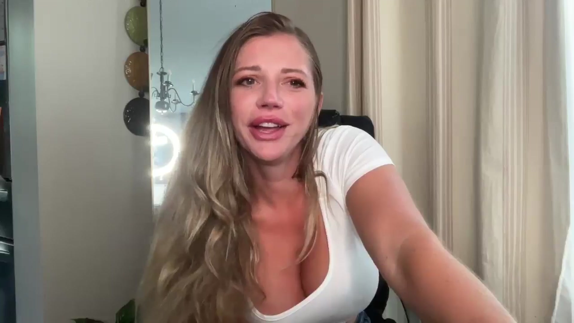Gallery image thumbnail from Laceygreyy's myfreecams stream on, 08/21/2025, 19:00 image 14 of 20