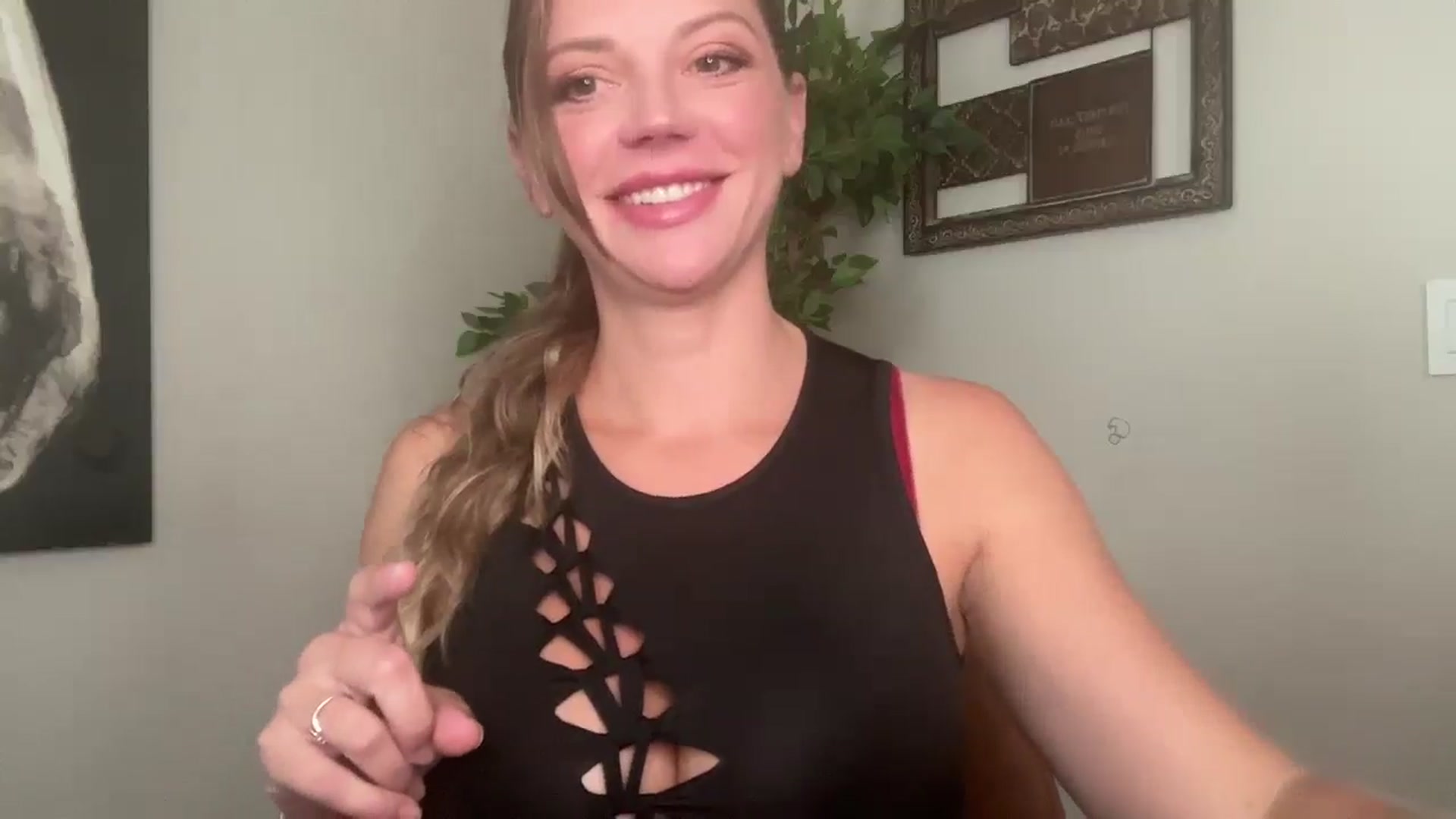 Gallery image thumbnail from Laceygreyy's myfreecams stream on, 09/23/2025, 16:48 image 4 of 20