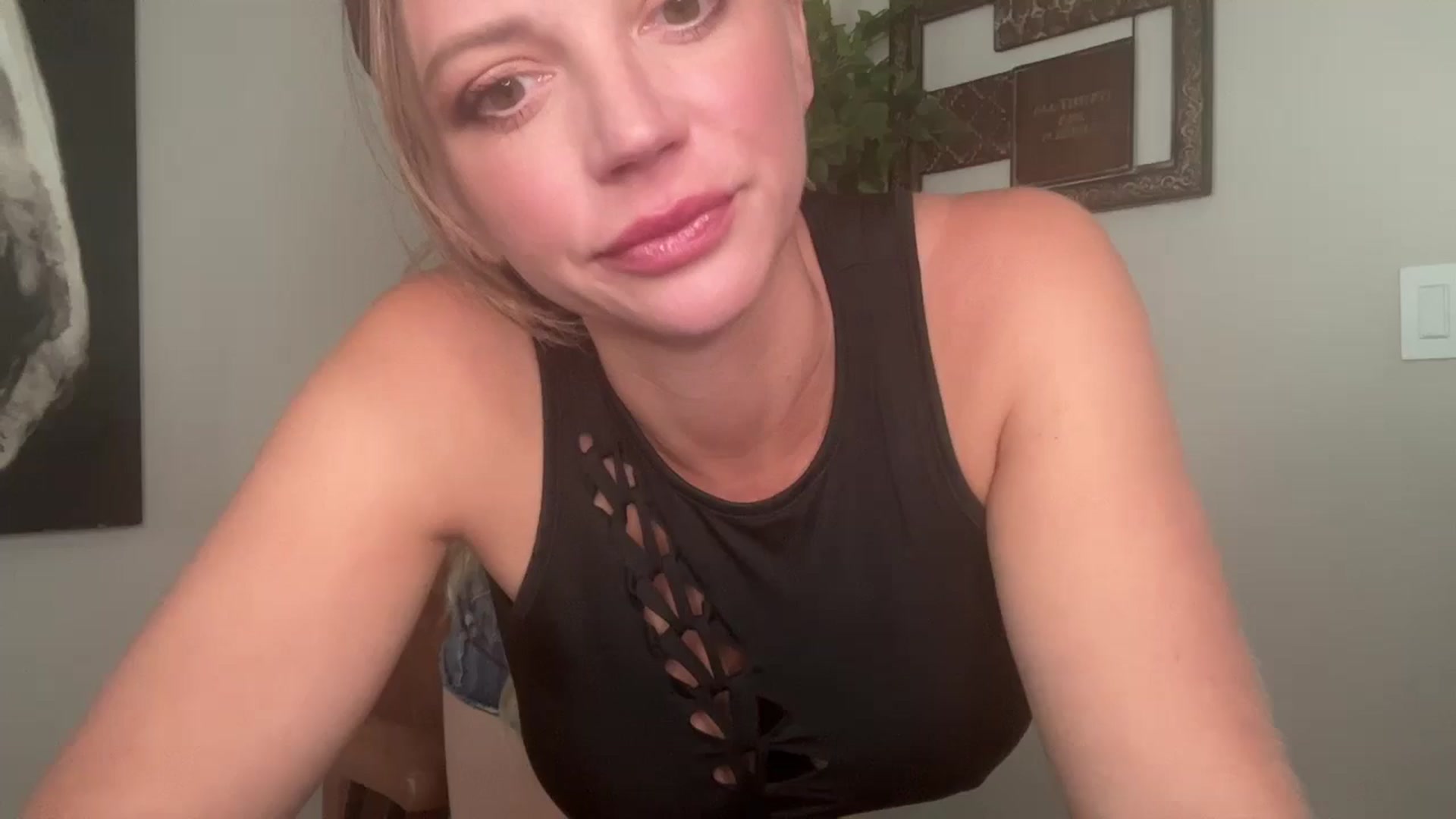 Gallery image thumbnail from Laceygreyy's myfreecams stream on, 09/23/2025, 17:47 image 7 of 20