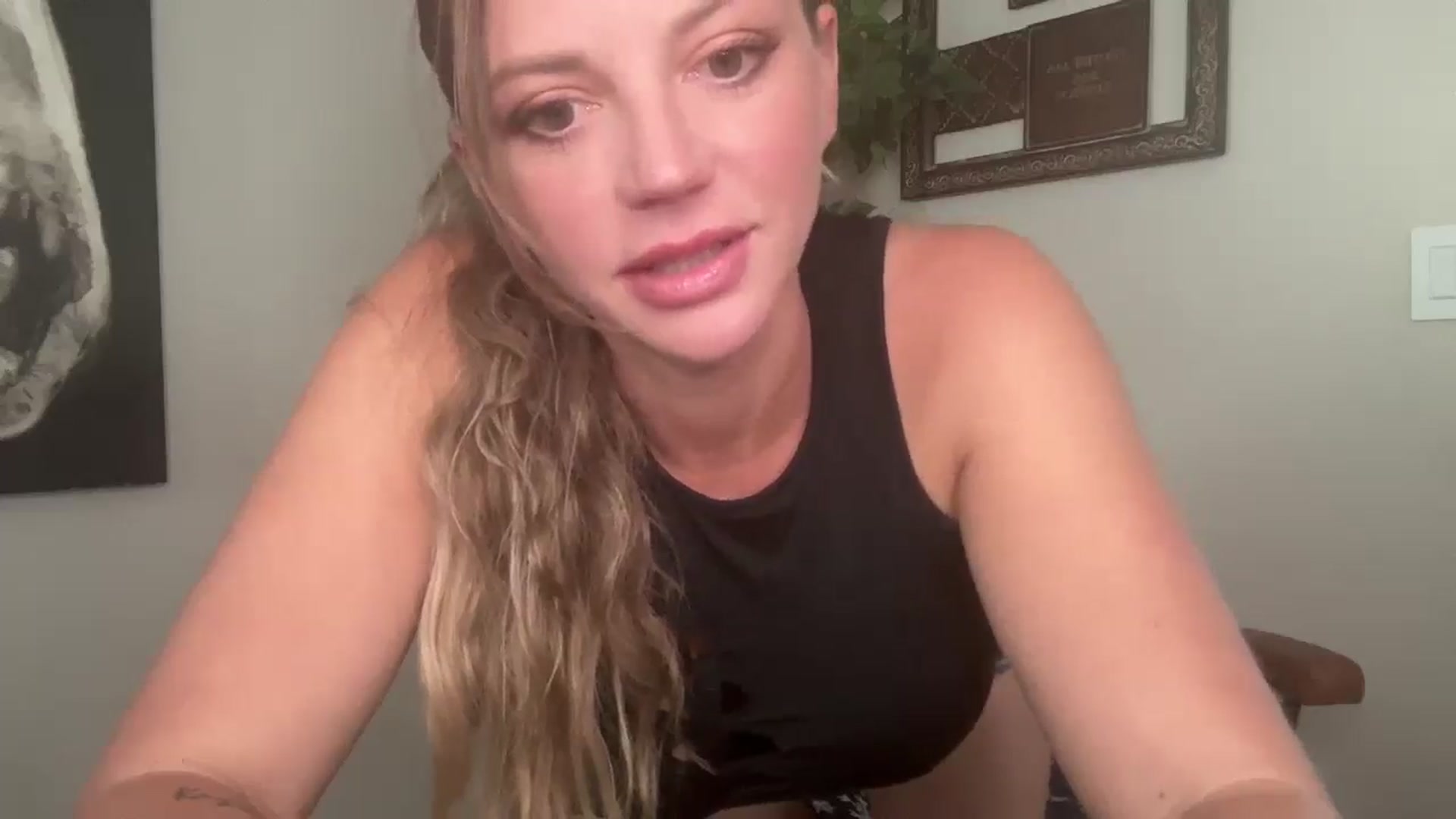 Gallery image thumbnail from Laceygreyy's myfreecams stream on, 09/23/2025, 17:47 image 11 of 20