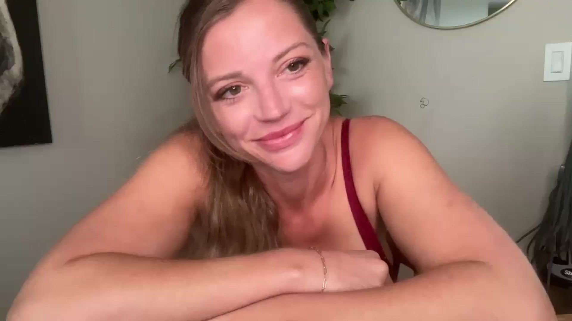 Gallery image thumbnail from Laceygreyy's myfreecams stream on, 10/06/2025, 18:16 image 18 of 20