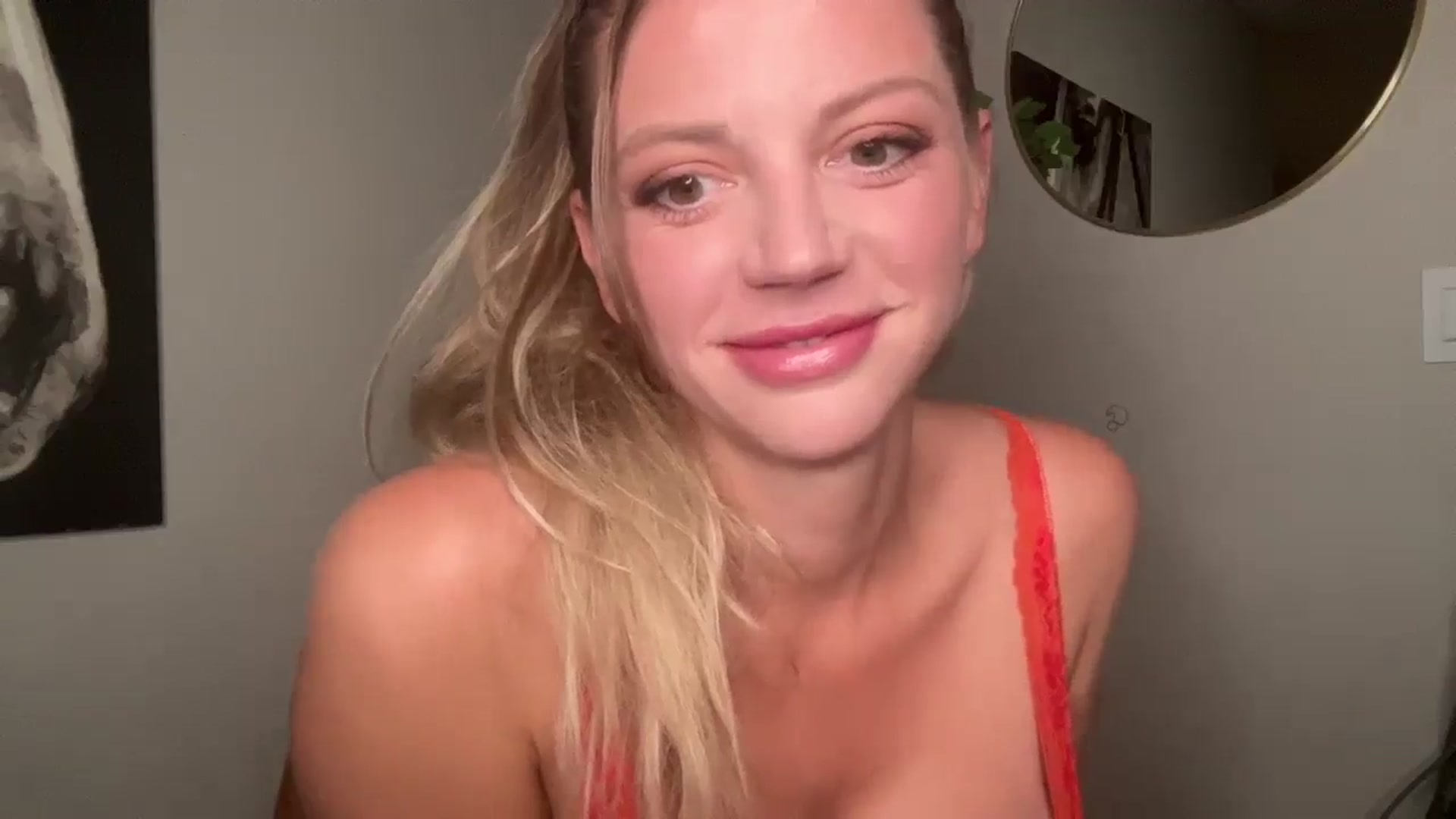 Gallery image thumbnail from Laceygreyy's myfreecams stream on, 10/08/2025, 24:50 image 15 of 20