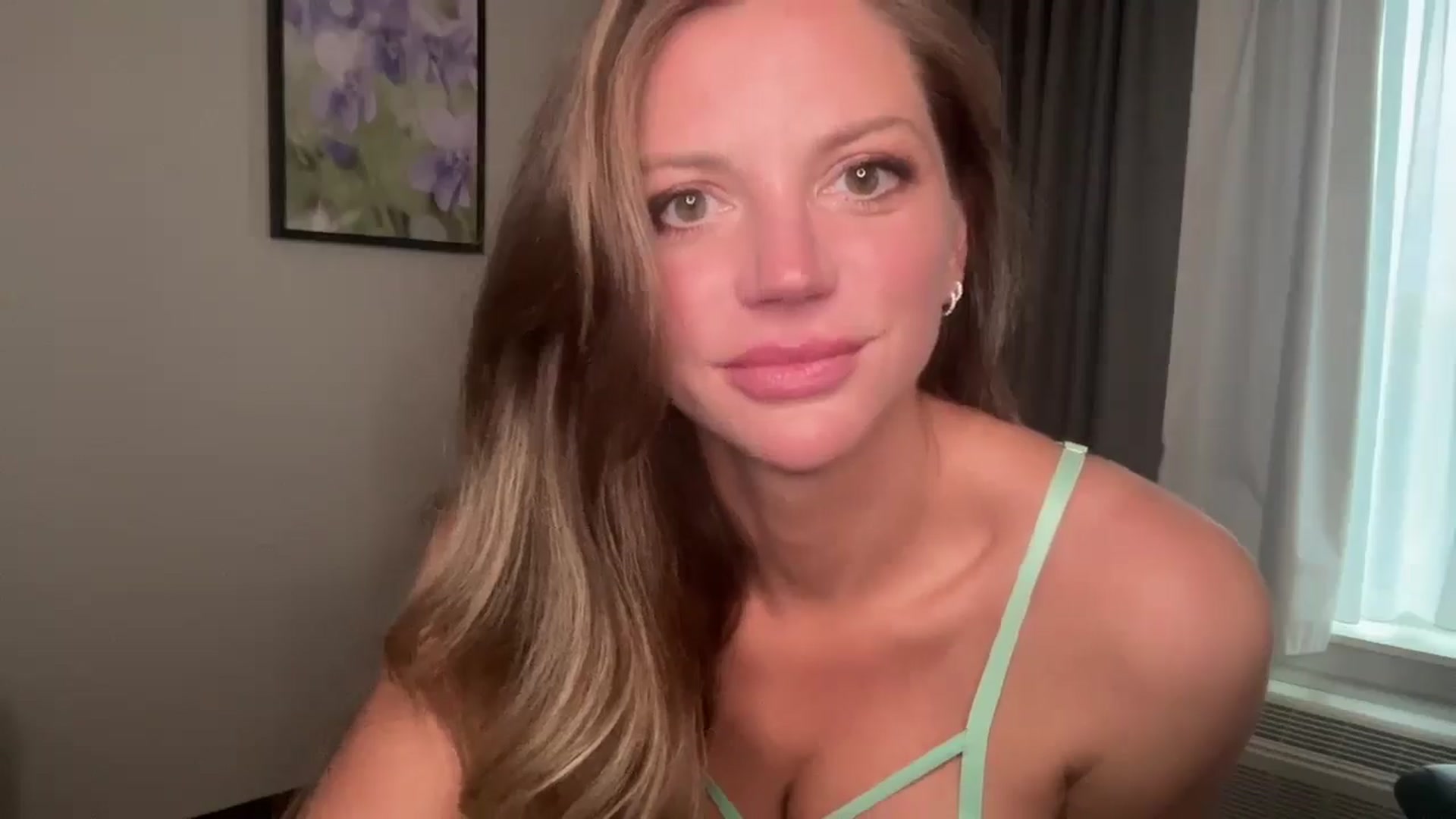 Gallery image thumbnail from Laceygreyy's myfreecams stream on, 10/23/2025, 01:58 image 2 of 20