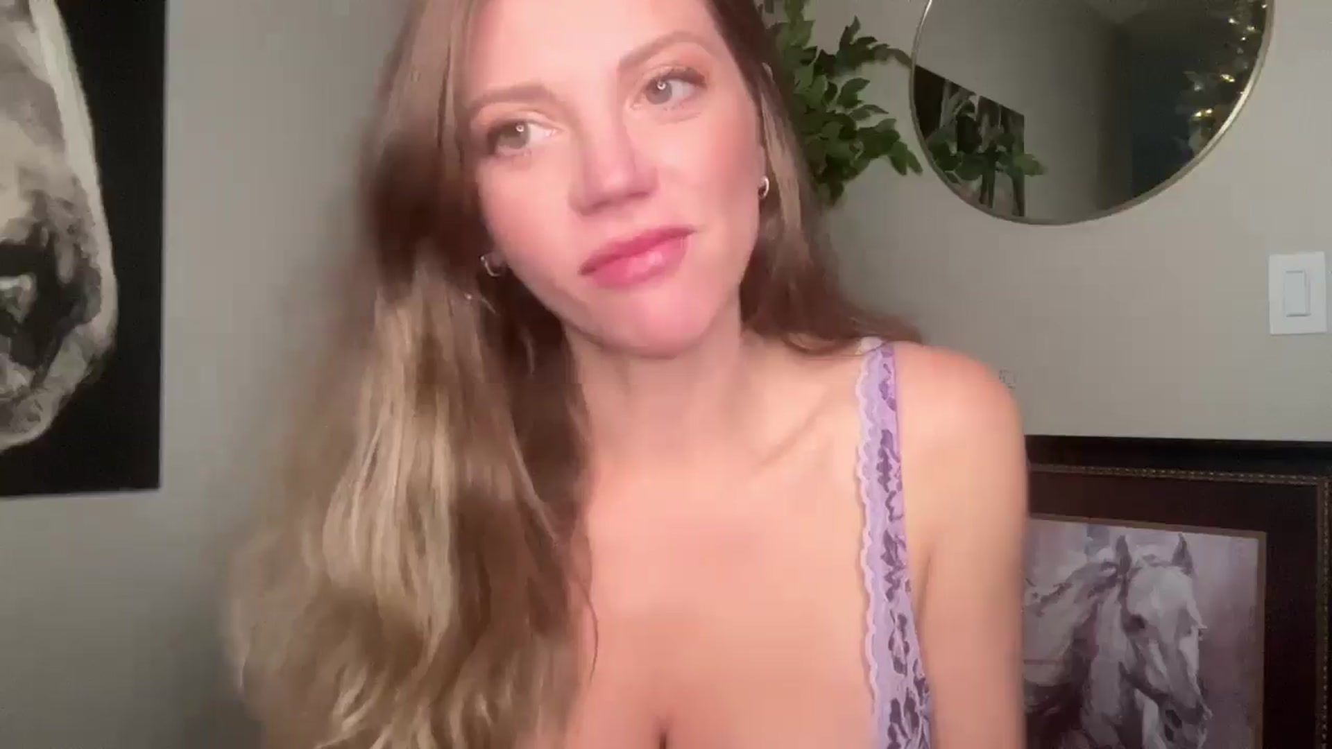 Gallery image thumbnail from Laceygreyy's myfreecams stream on, 11/18/2025, 17:13 image 10 of 20