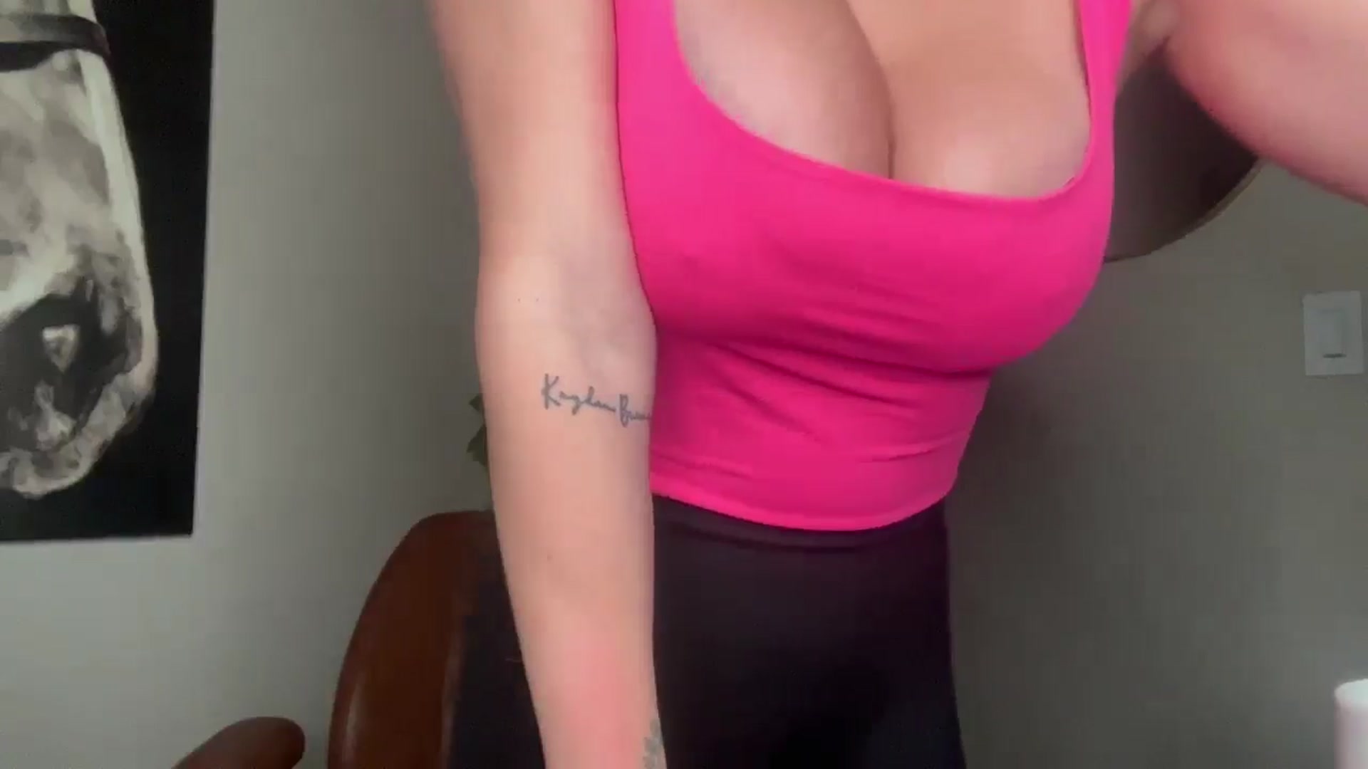 Gallery image thumbnail from Laceygreyy's myfreecams stream on, 04/27/2026, 18:19 image 14 of 20