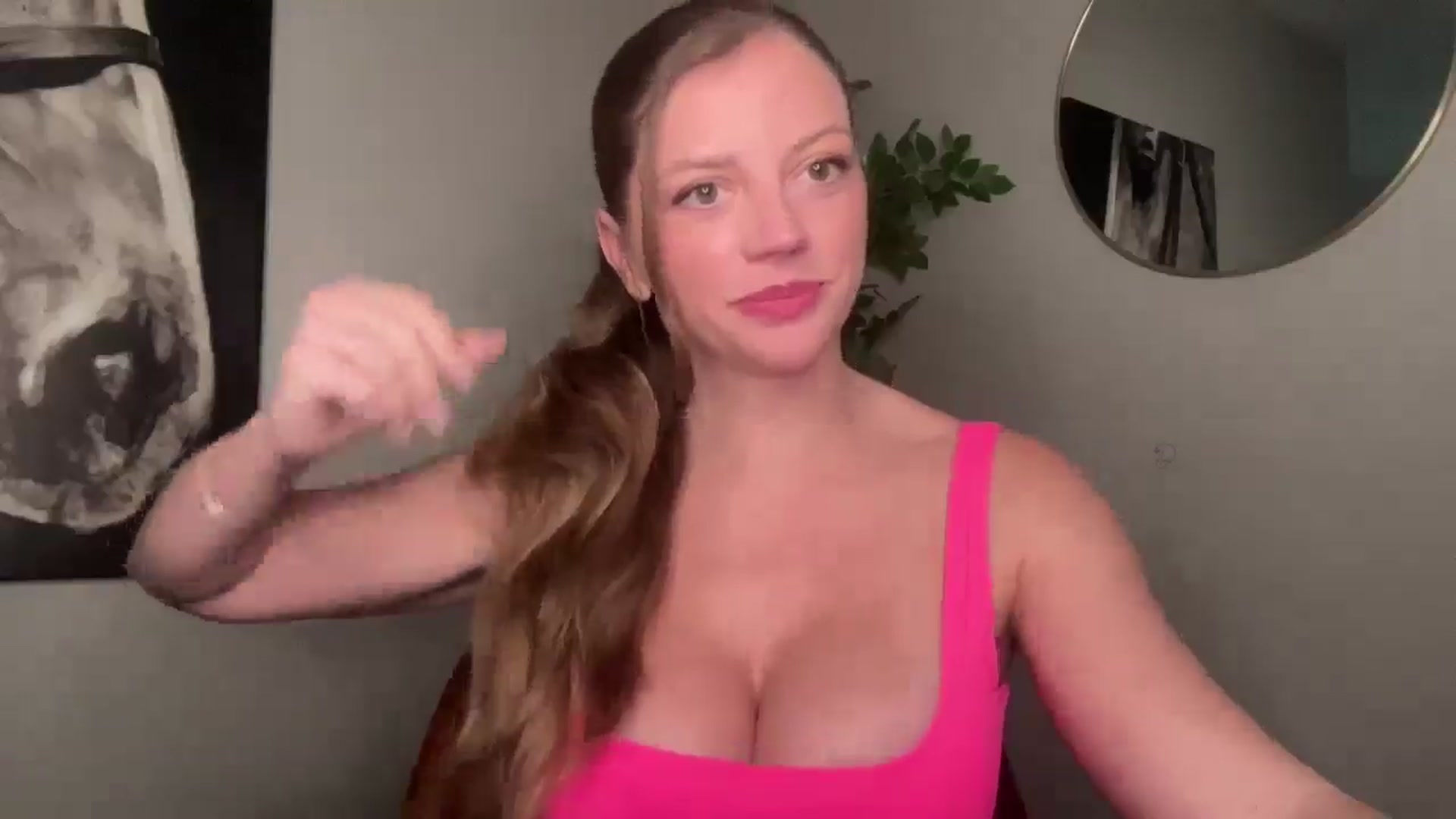 Gallery image thumbnail from Laceygreyy's myfreecams stream on, 04/27/2026, 18:19 image 19 of 20