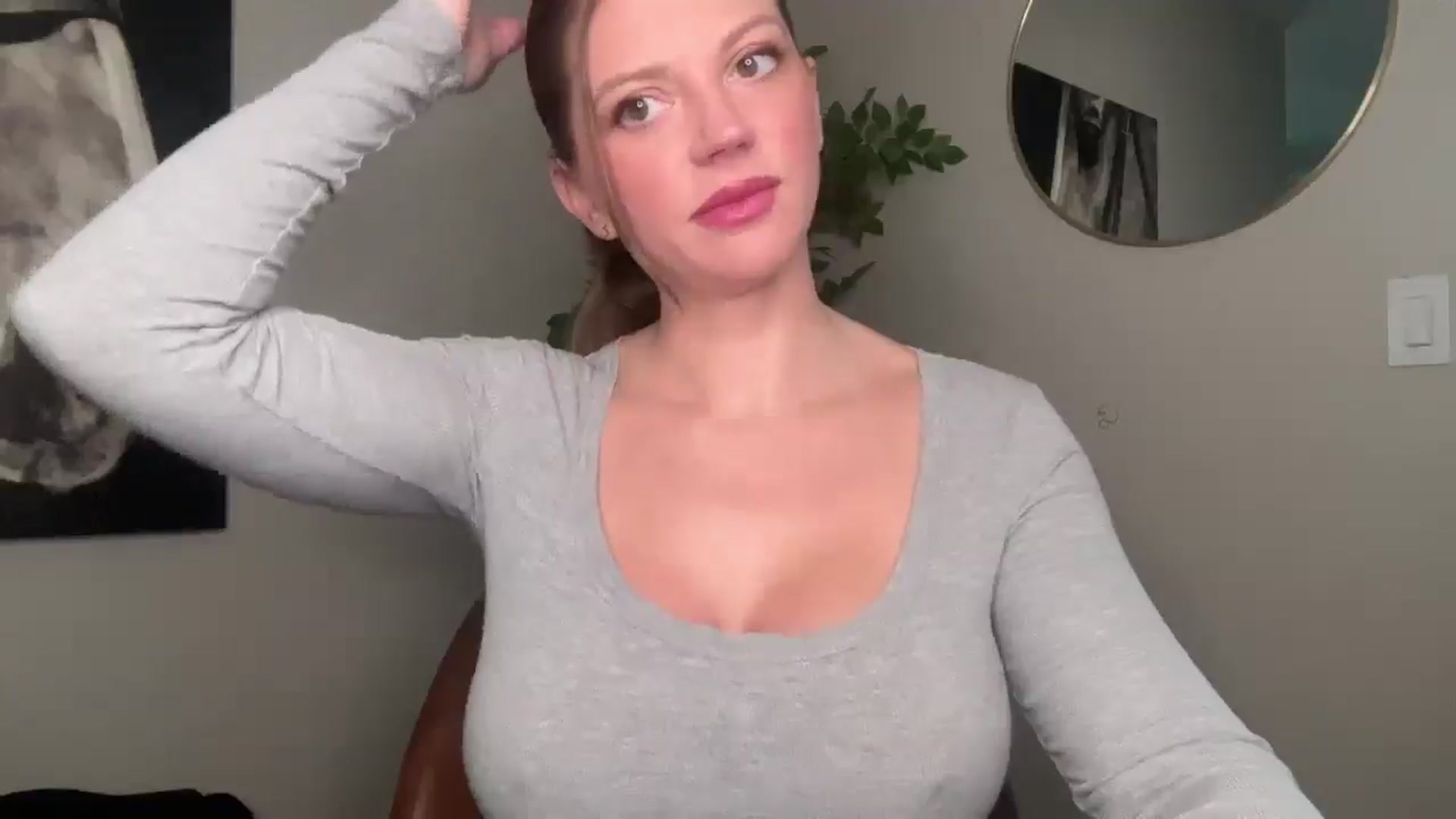 Gallery image thumbnail from Laceygreyy's myfreecams stream on, 05/01/2026, 20:49 image 3 of 20