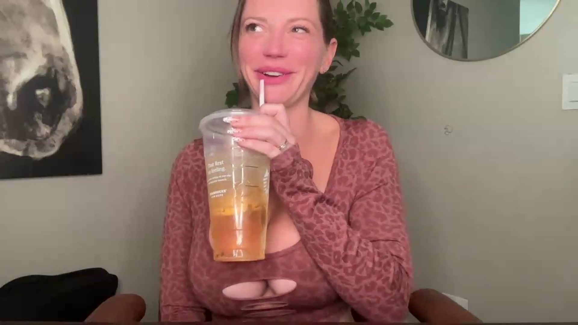 Gallery image thumbnail from Laceygreyy's myfreecams stream on, 05/22/2026, 20:46 image 18 of 20