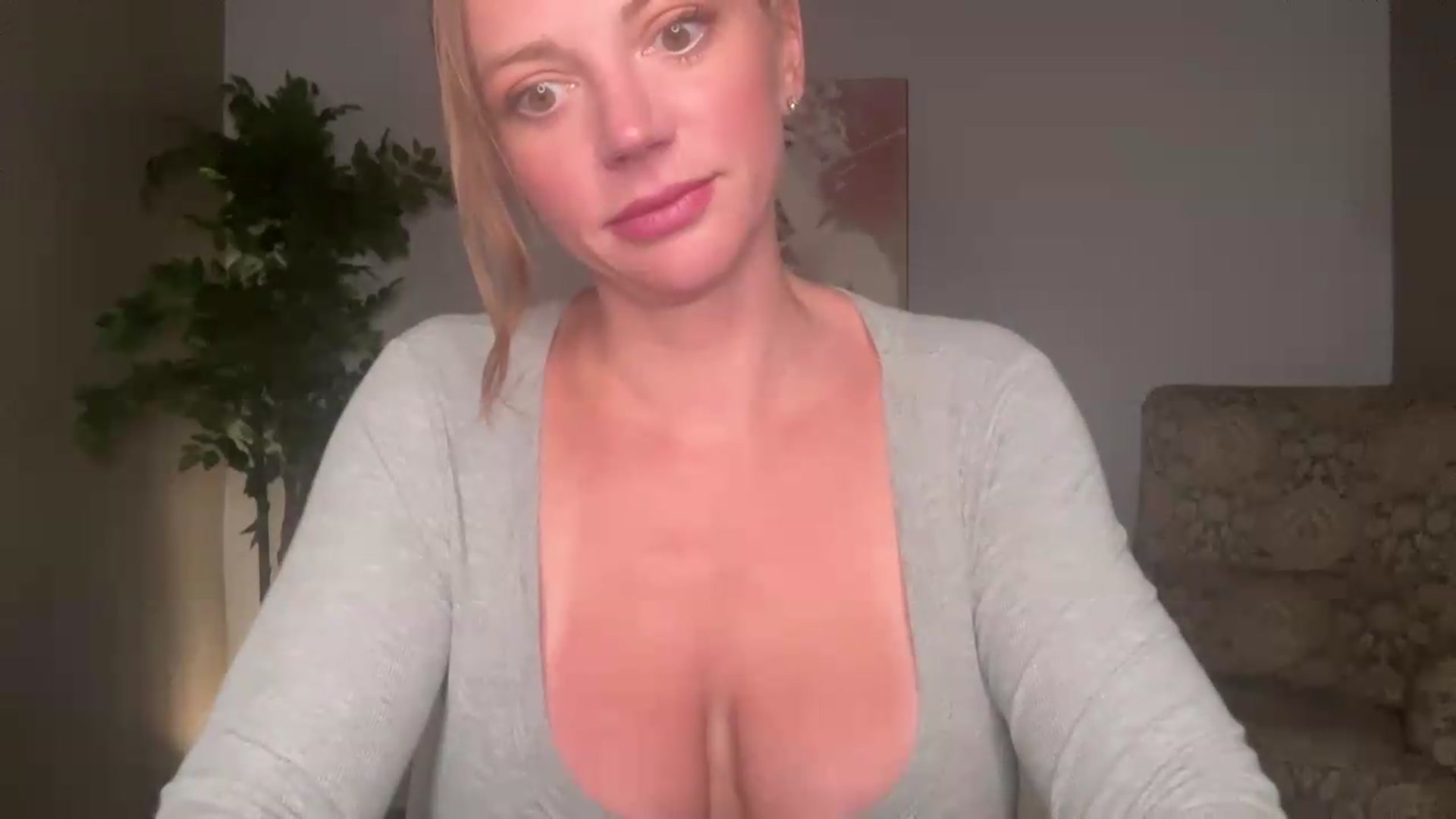 Gallery image thumbnail from Laceygreyy's myfreecams stream on, 06/11/2026, 24:50 image 18 of 20