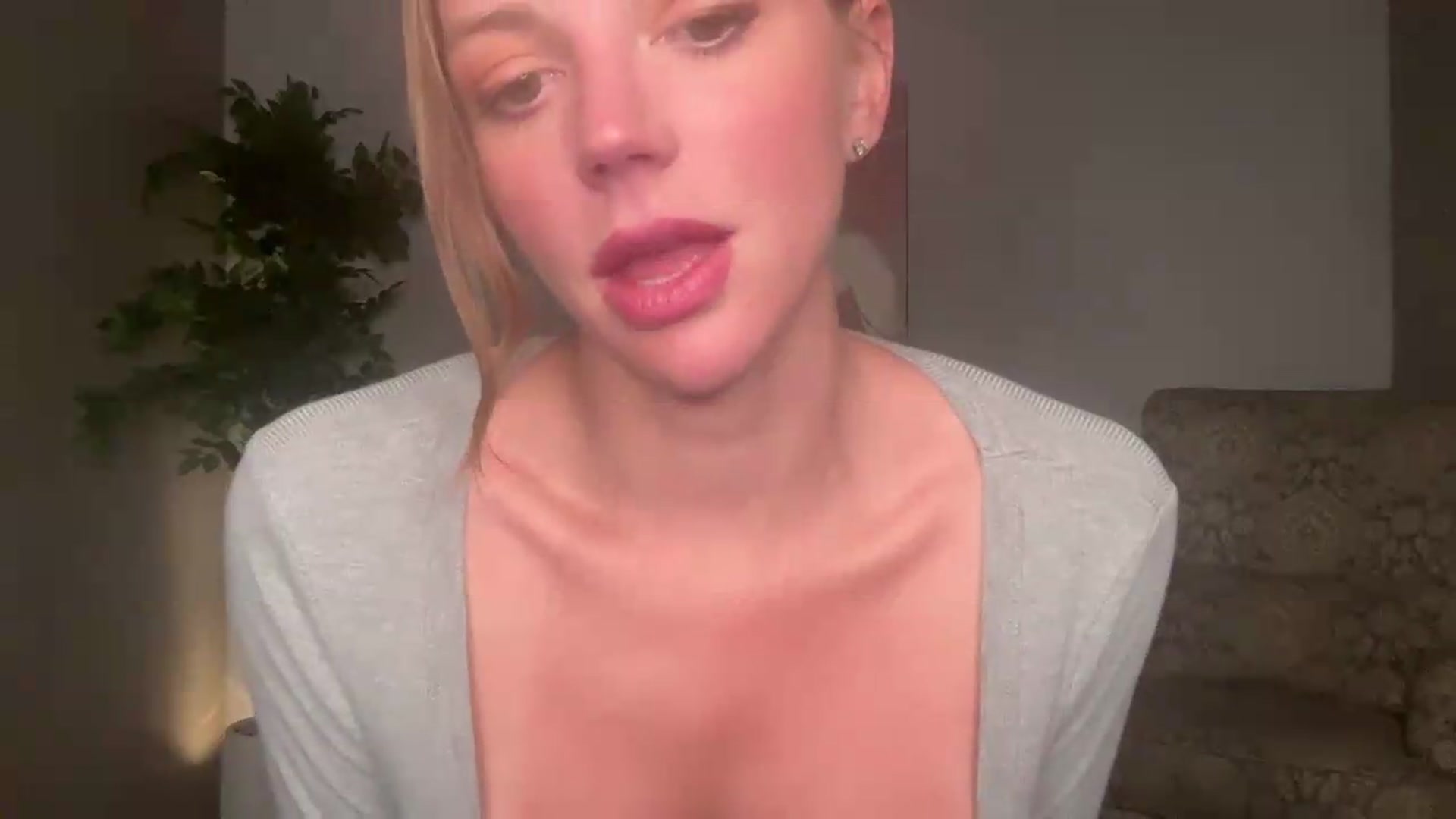 Gallery image thumbnail from Laceygreyy's myfreecams stream on, 06/11/2026, 24:50 image 20 of 20