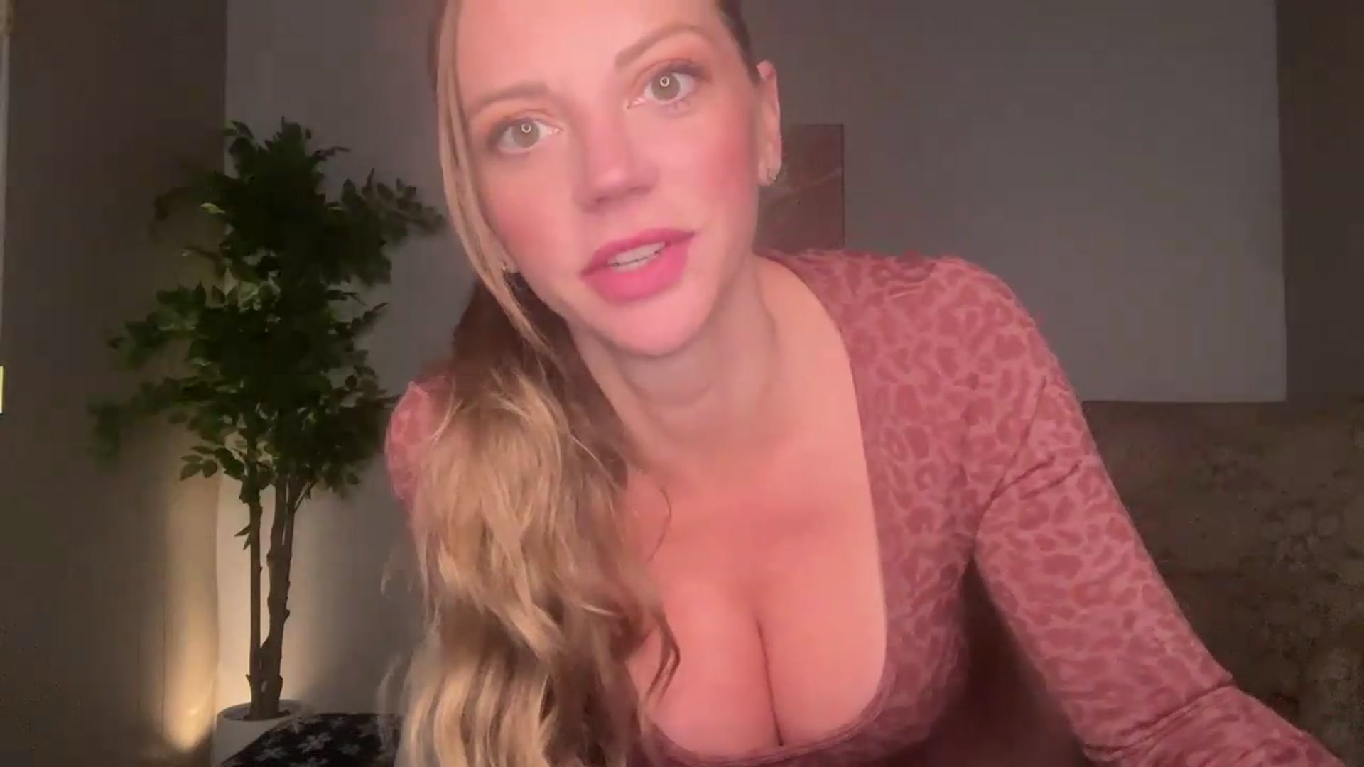 Gallery image thumbnail from Laceygreyy's myfreecams stream on, 06/11/2026, 23:46 image 3 of 20