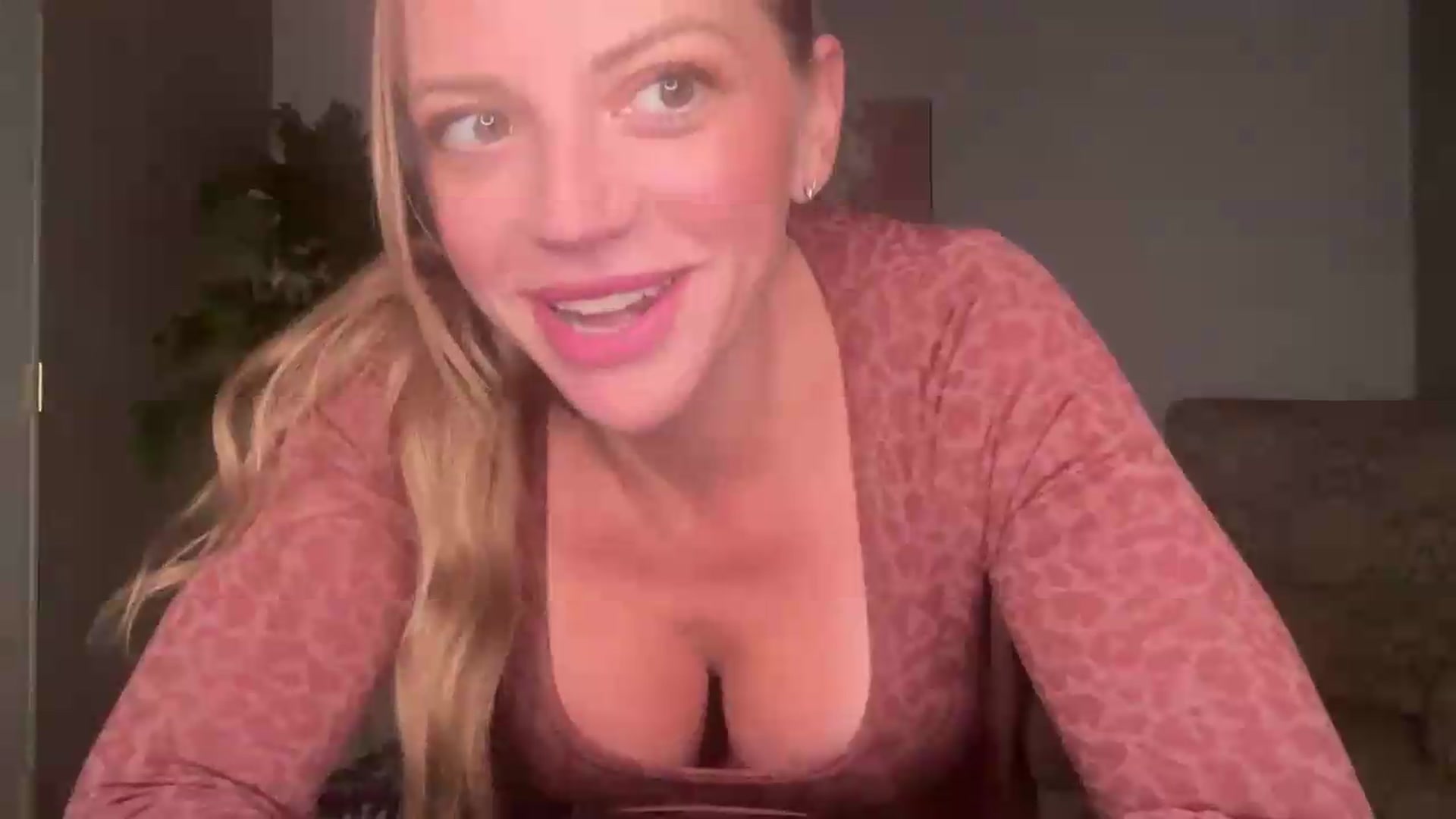 Gallery image thumbnail from Laceygreyy's myfreecams stream on, 06/11/2026, 23:46 image 18 of 20