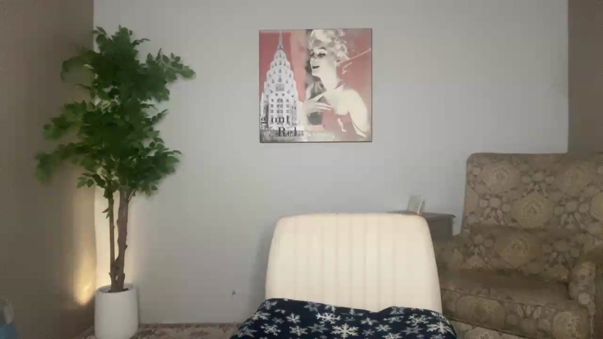 Gallery image thumbnail from Laceygreyy's myfreecams stream on, 06/12/2026, 02:06 image 16 of 20