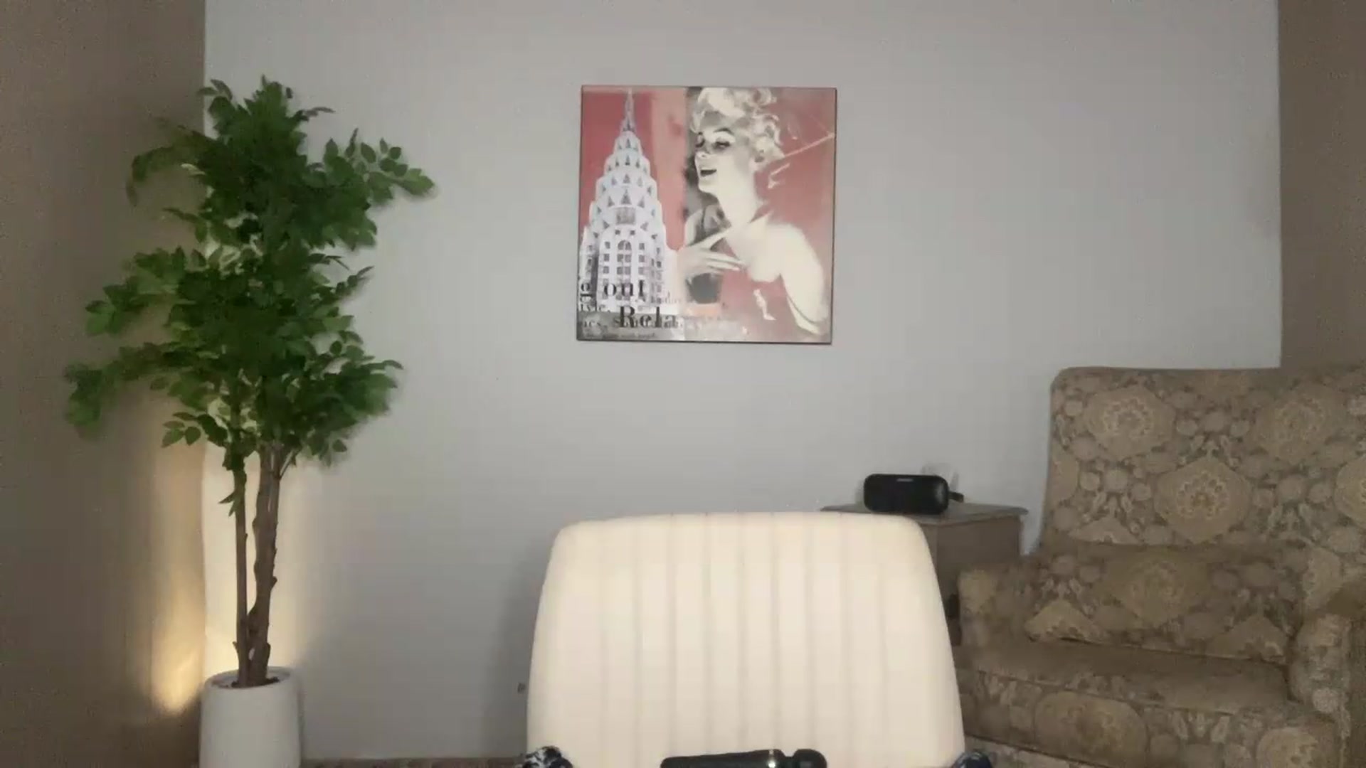 Gallery image thumbnail from Laceygreyy's myfreecams stream on, 06/19/2026, 01:55 image 11 of 20