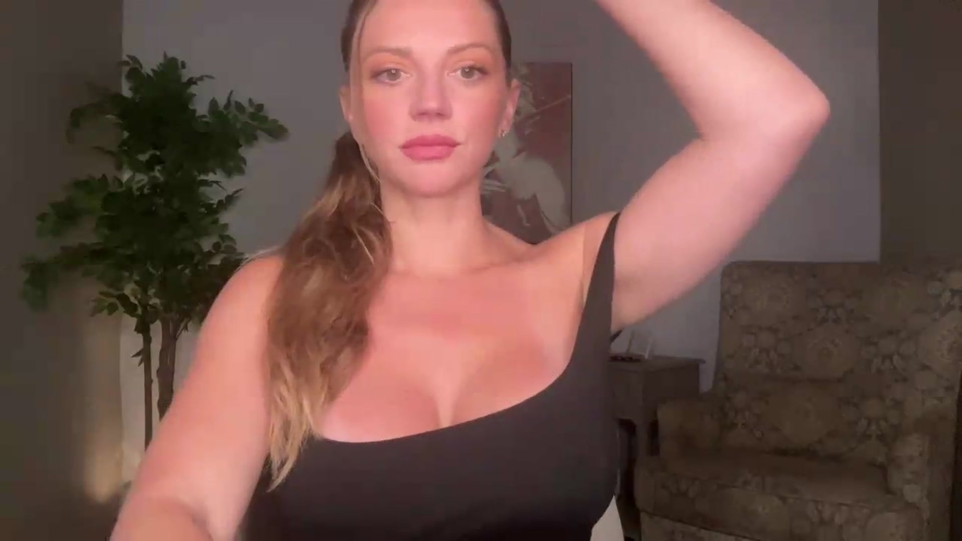 Gallery image thumbnail from Laceygreyy's myfreecams stream on, 06/26/2026, 22:00 image 7 of 20