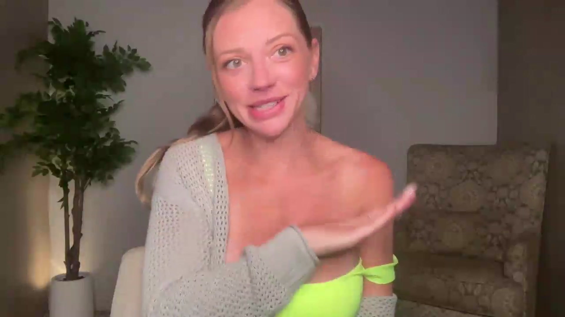Gallery image thumbnail from Laceygreyy's myfreecams stream on, 07/13/2026, 23:53 image 17 of 20