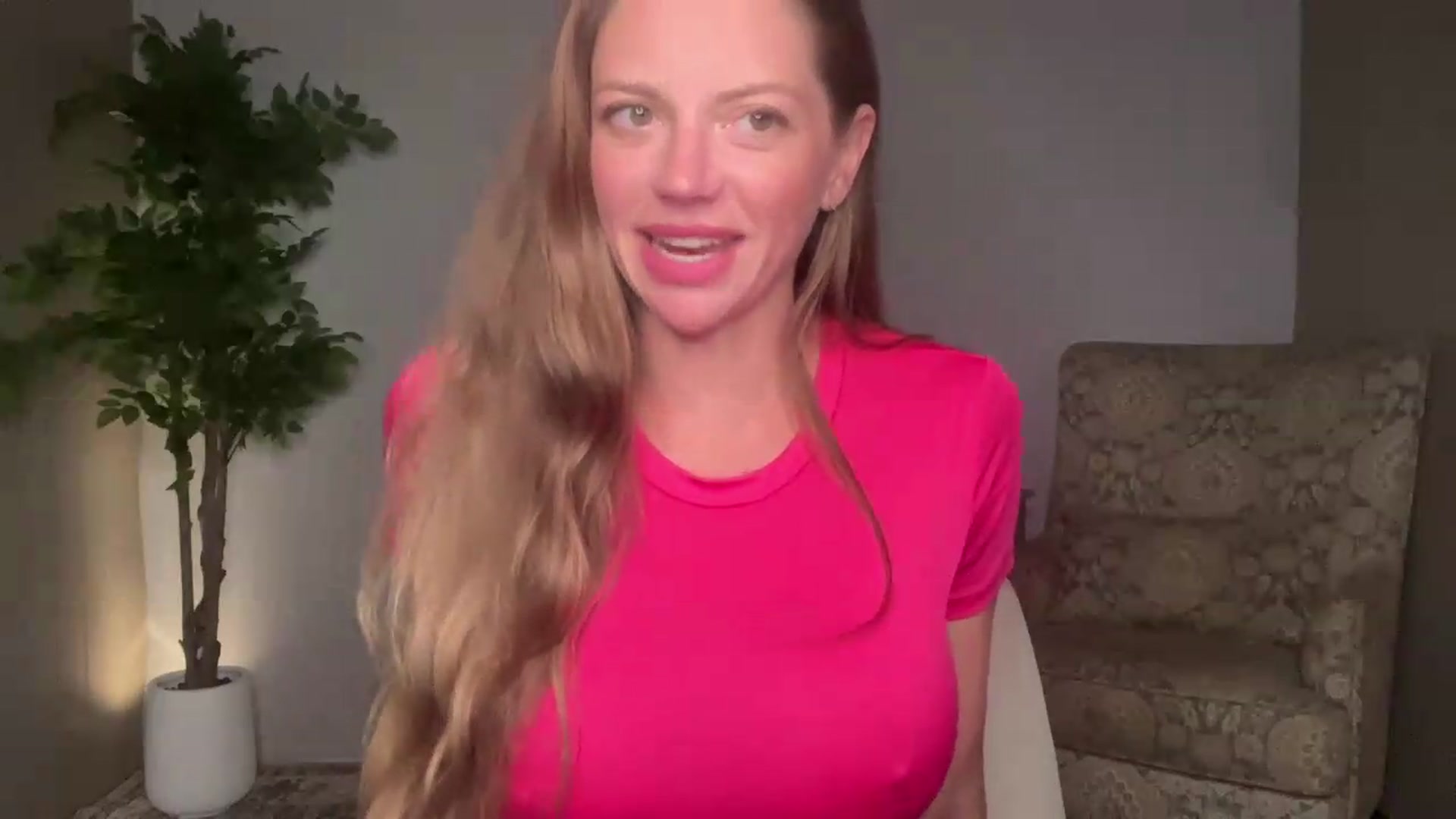 Gallery image thumbnail from Laceygreyy's myfreecams stream on, 07/23/2026, 24:55 image 9 of 20