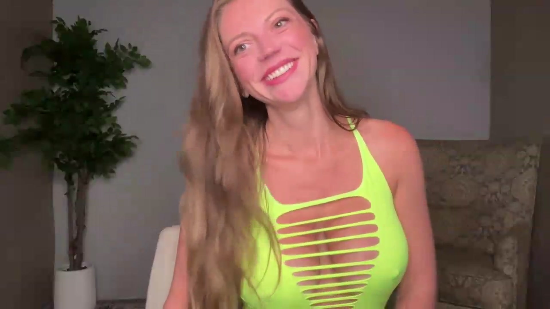 Gallery image thumbnail from Laceygreyy's myfreecams stream on, 07/29/2026, 02:04 image 7 of 20