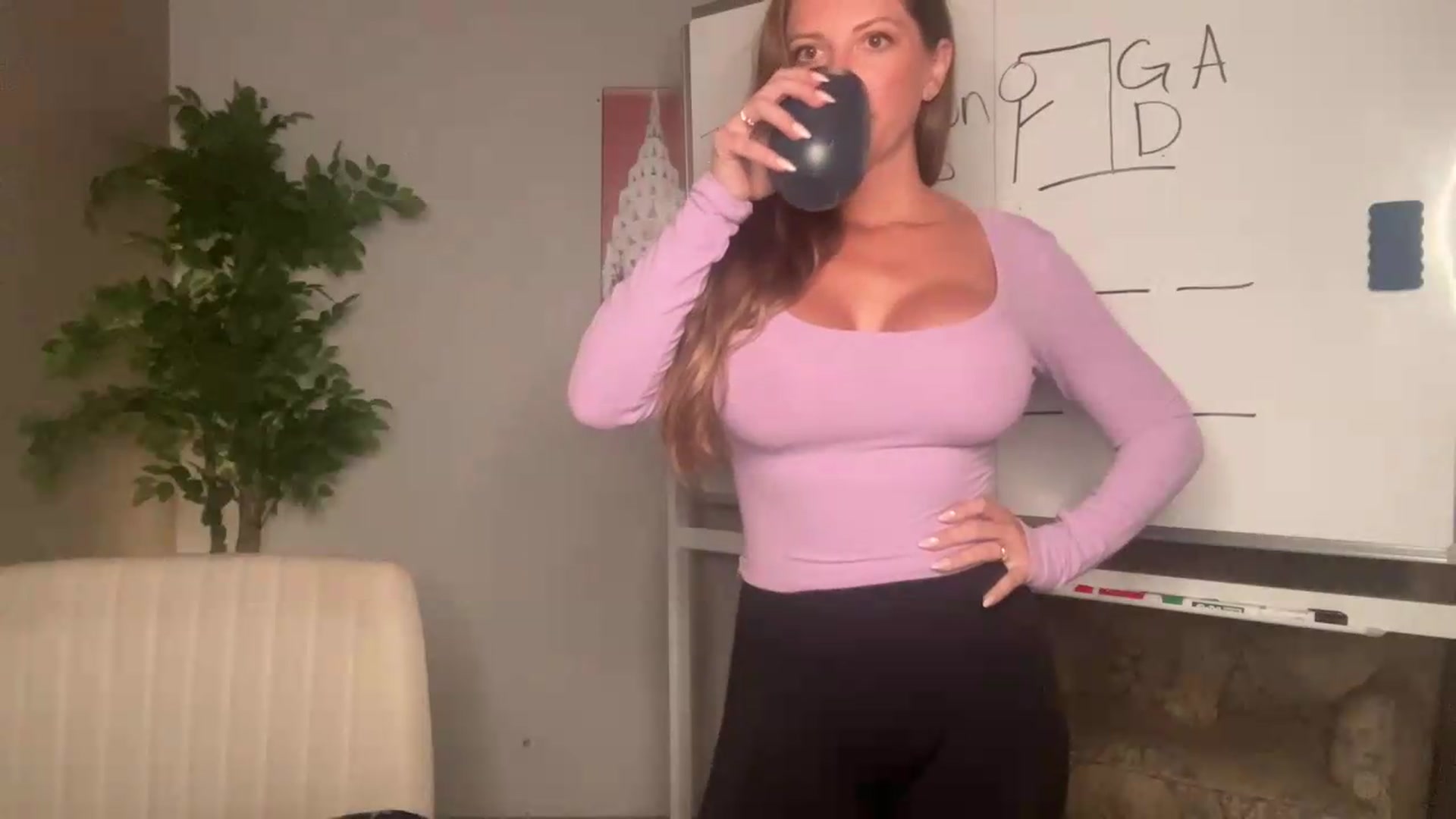 Gallery image thumbnail from Laceygreyy's myfreecams stream on, 08/11/2026, 01:02 image 10 of 20