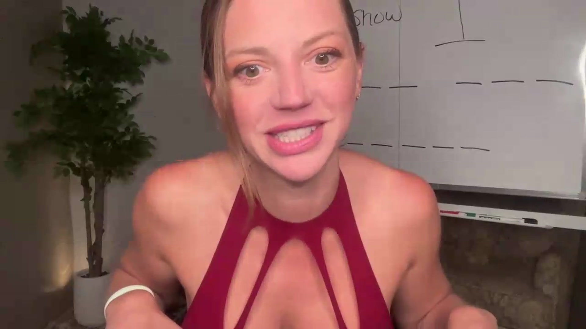 Gallery image thumbnail from Laceygreyy's myfreecams stream on, 08/12/2026, 23:00 image 15 of 20