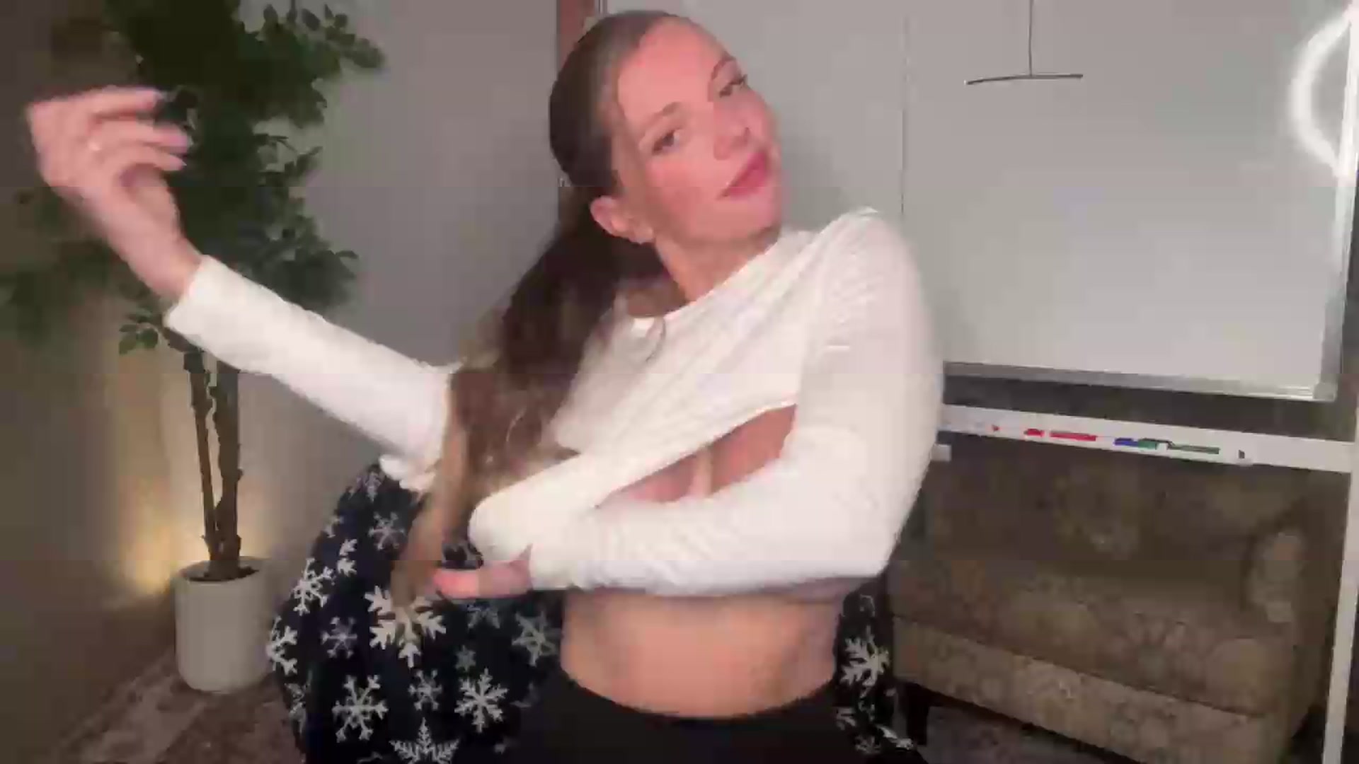 Gallery image thumbnail from Laceygreyy's myfreecams stream on, 09/01/2026, 20:26 image 11 of 20