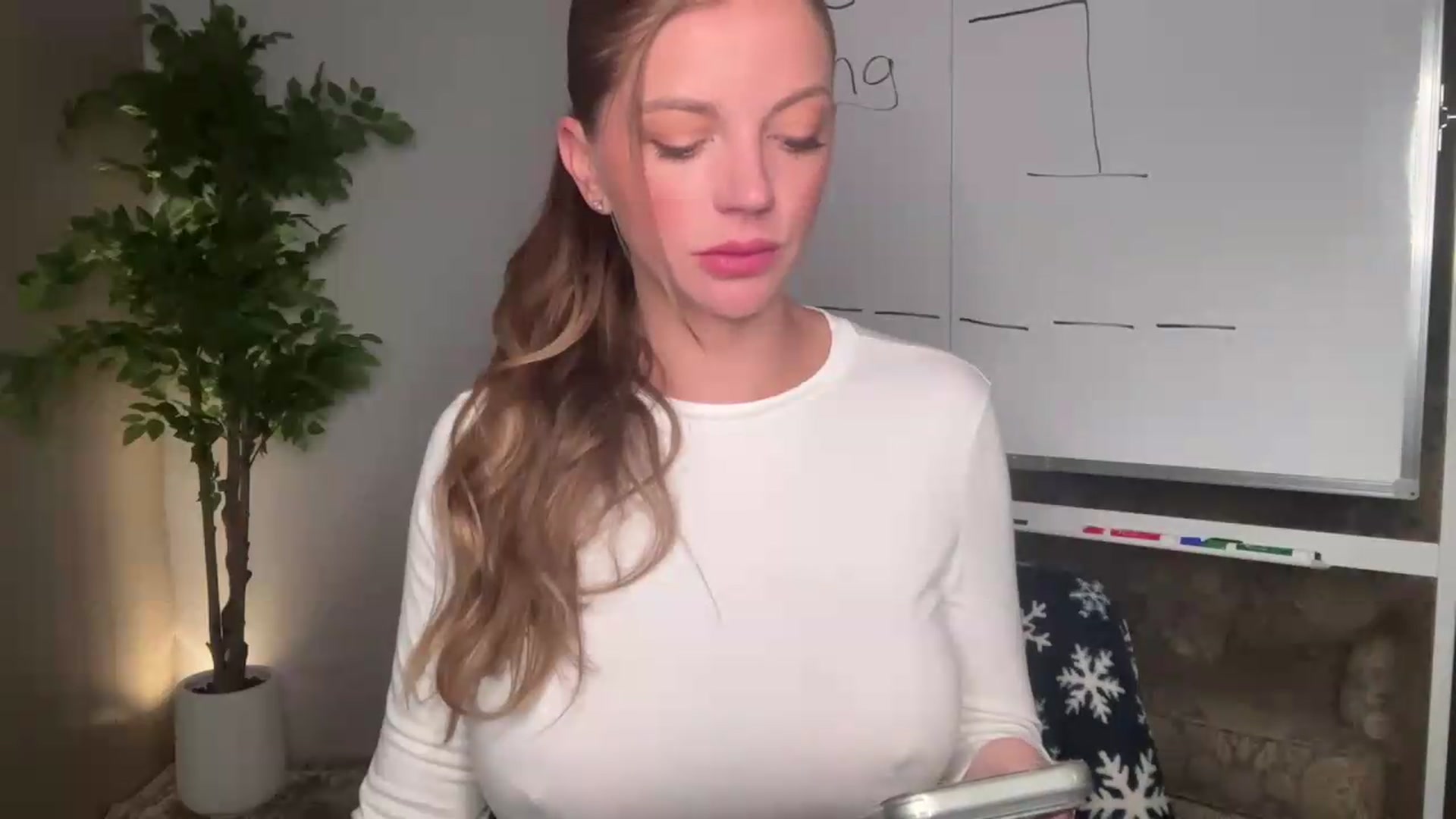 Gallery image thumbnail from Laceygreyy's myfreecams stream on, 09/01/2026, 20:26 image 3 of 20