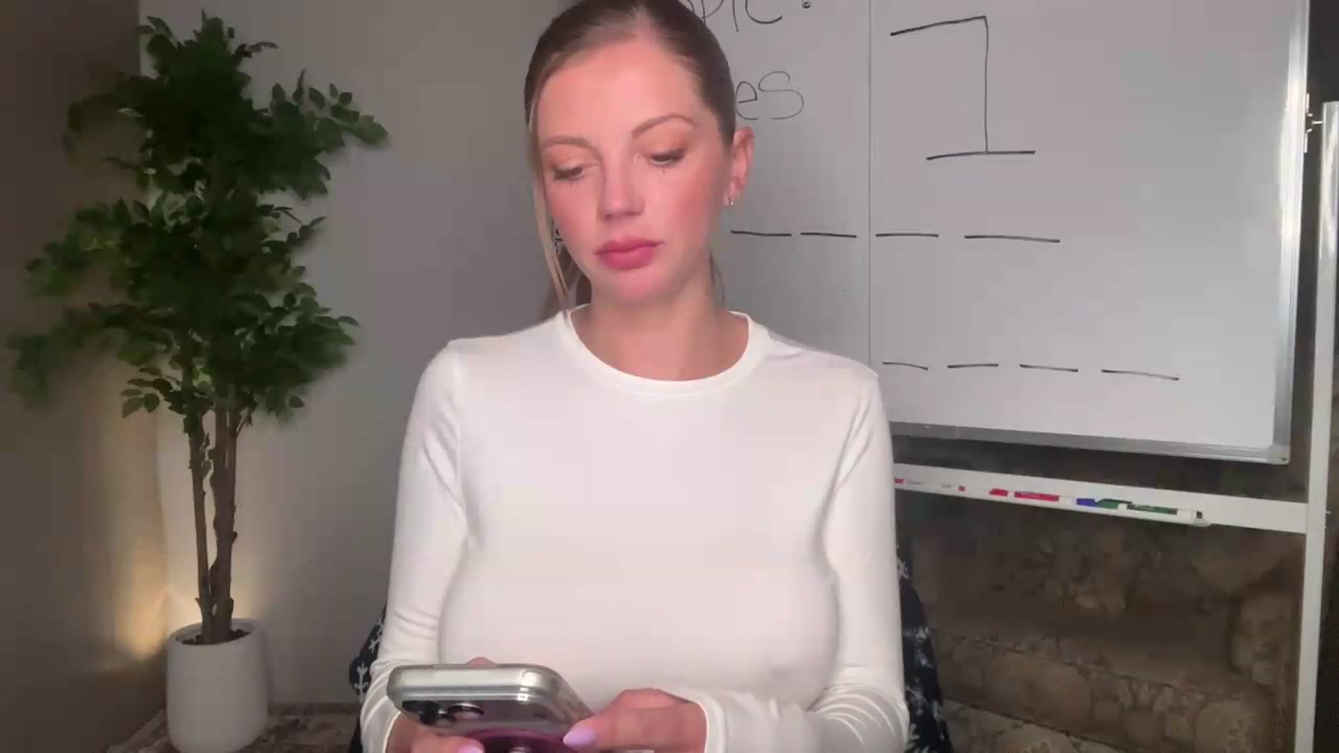 Gallery image thumbnail from Laceygreyy's myfreecams stream on, 09/01/2026, 20:26 image 13 of 20