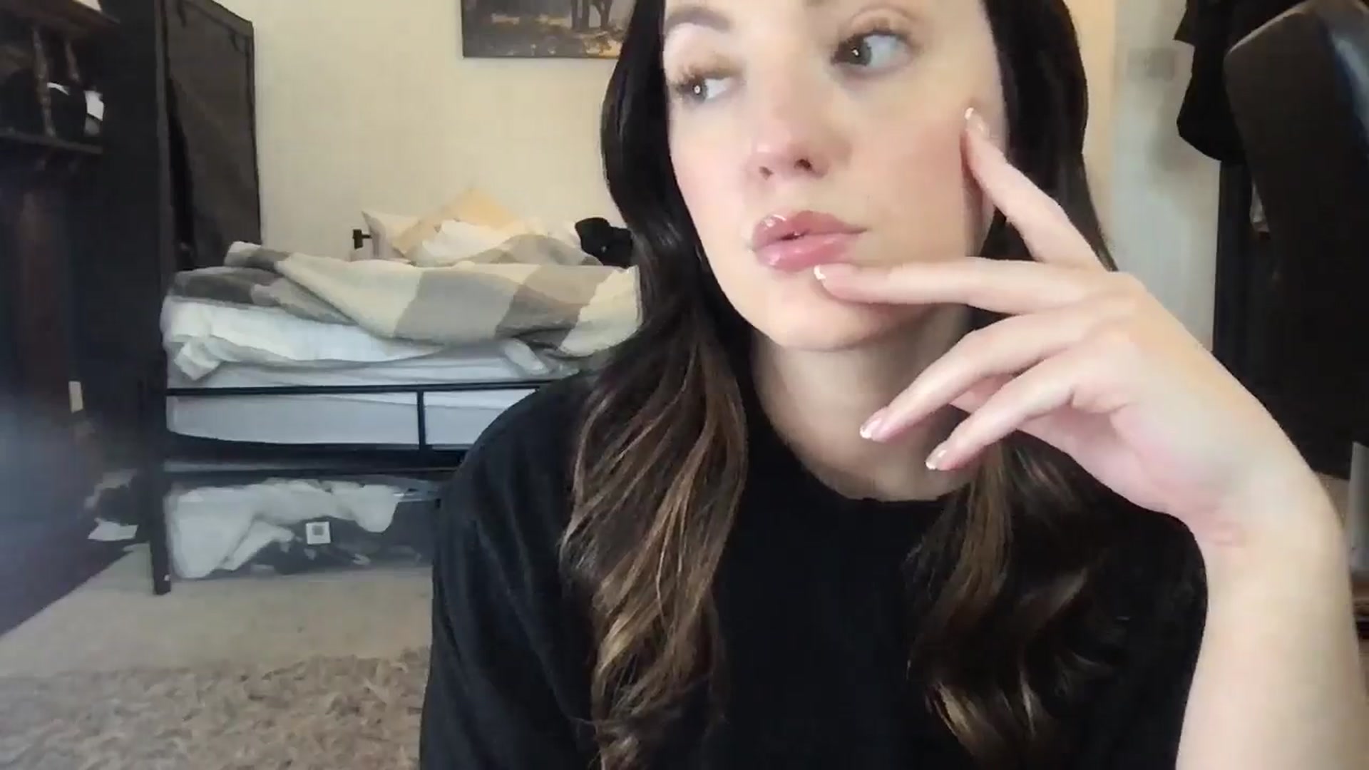 Gallery image thumbnail from Laceyjames24's myfreecams stream on, 05/12/2024, 14:32 image 4 of 20