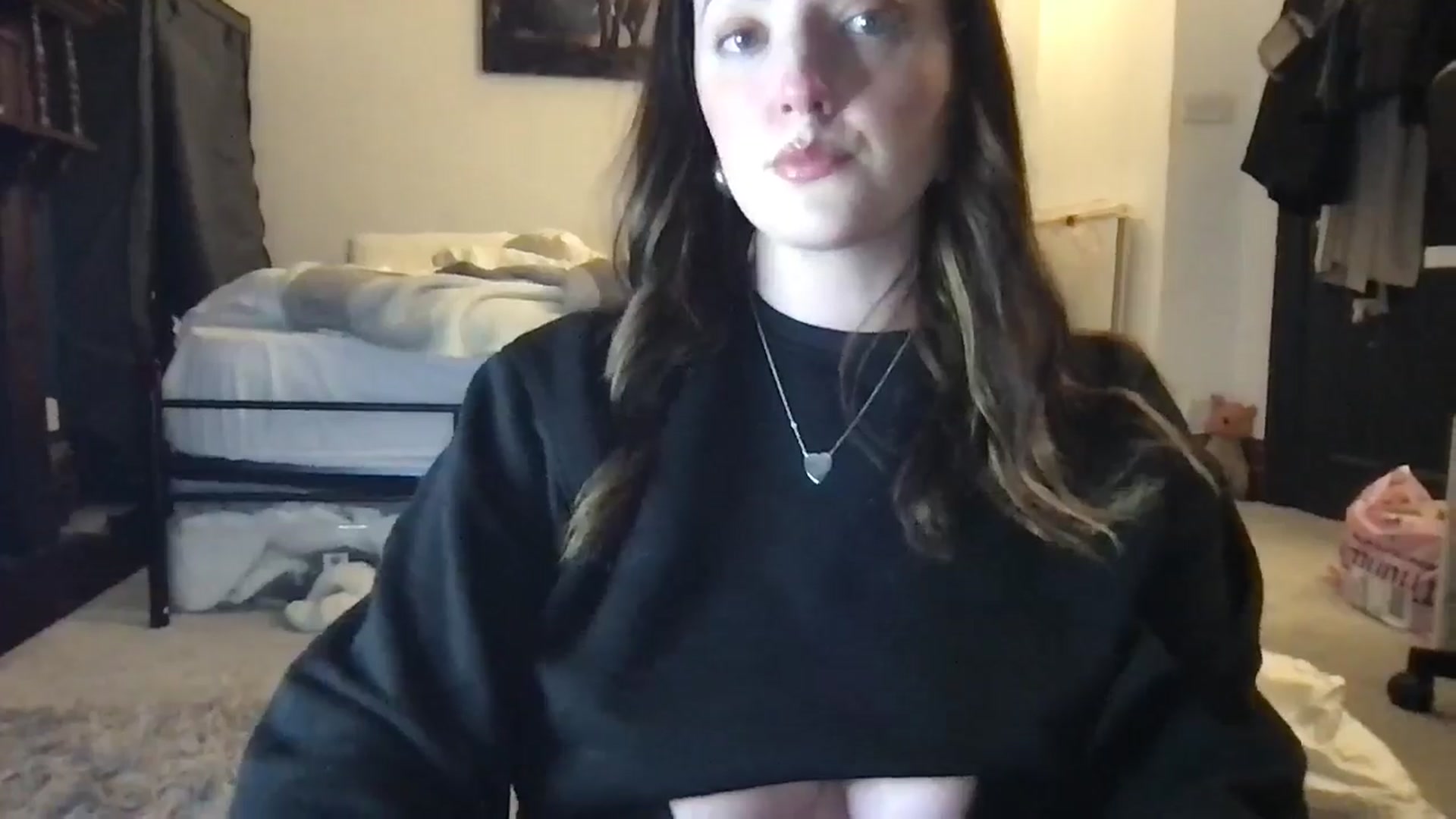 Gallery image thumbnail from Laceyjames24's myfreecams stream on, 05/31/2024, 18:50 image 4 of 20