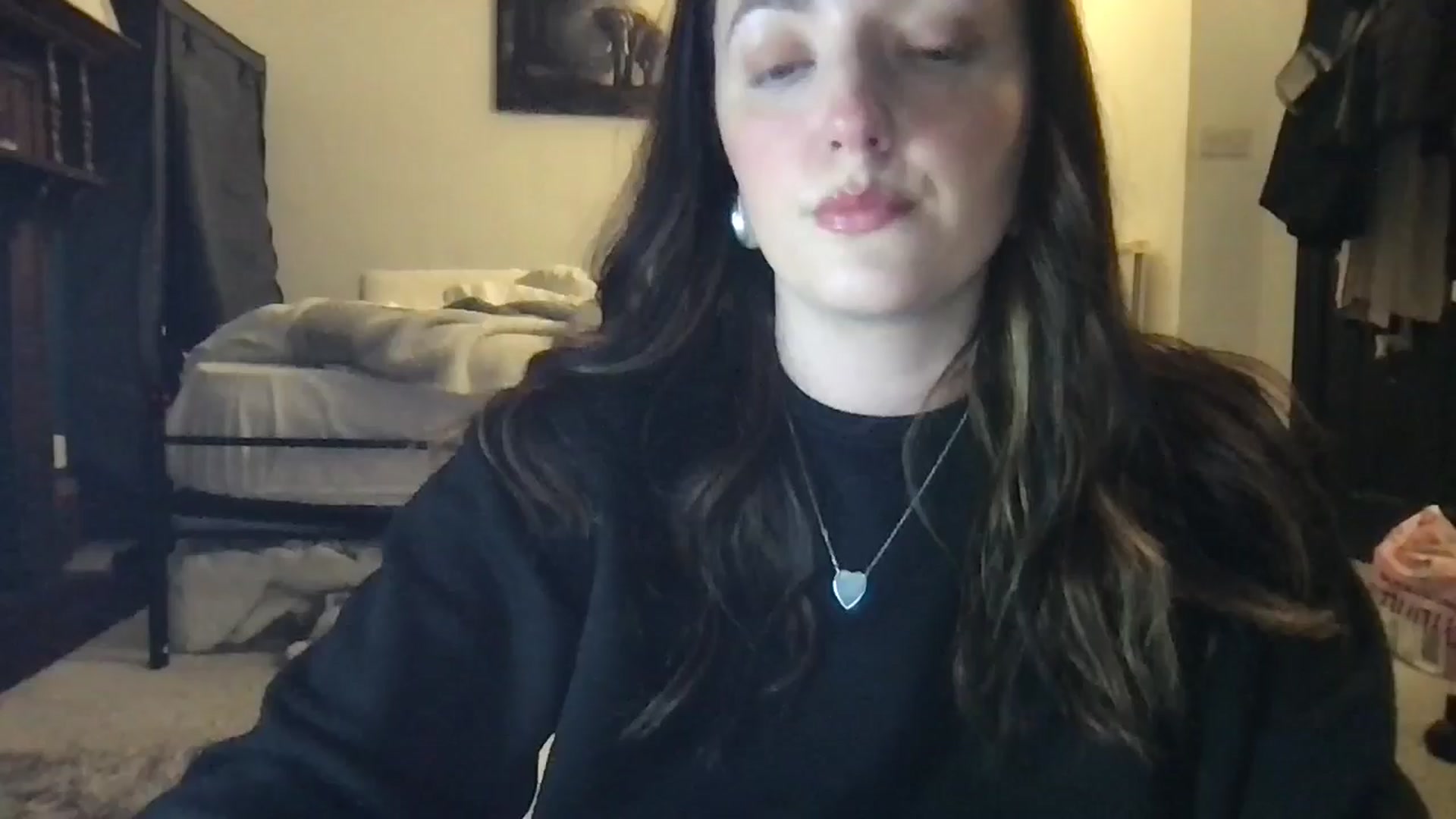 Gallery image thumbnail from Laceyjames24's myfreecams stream on, 05/31/2024, 18:50 image 16 of 20