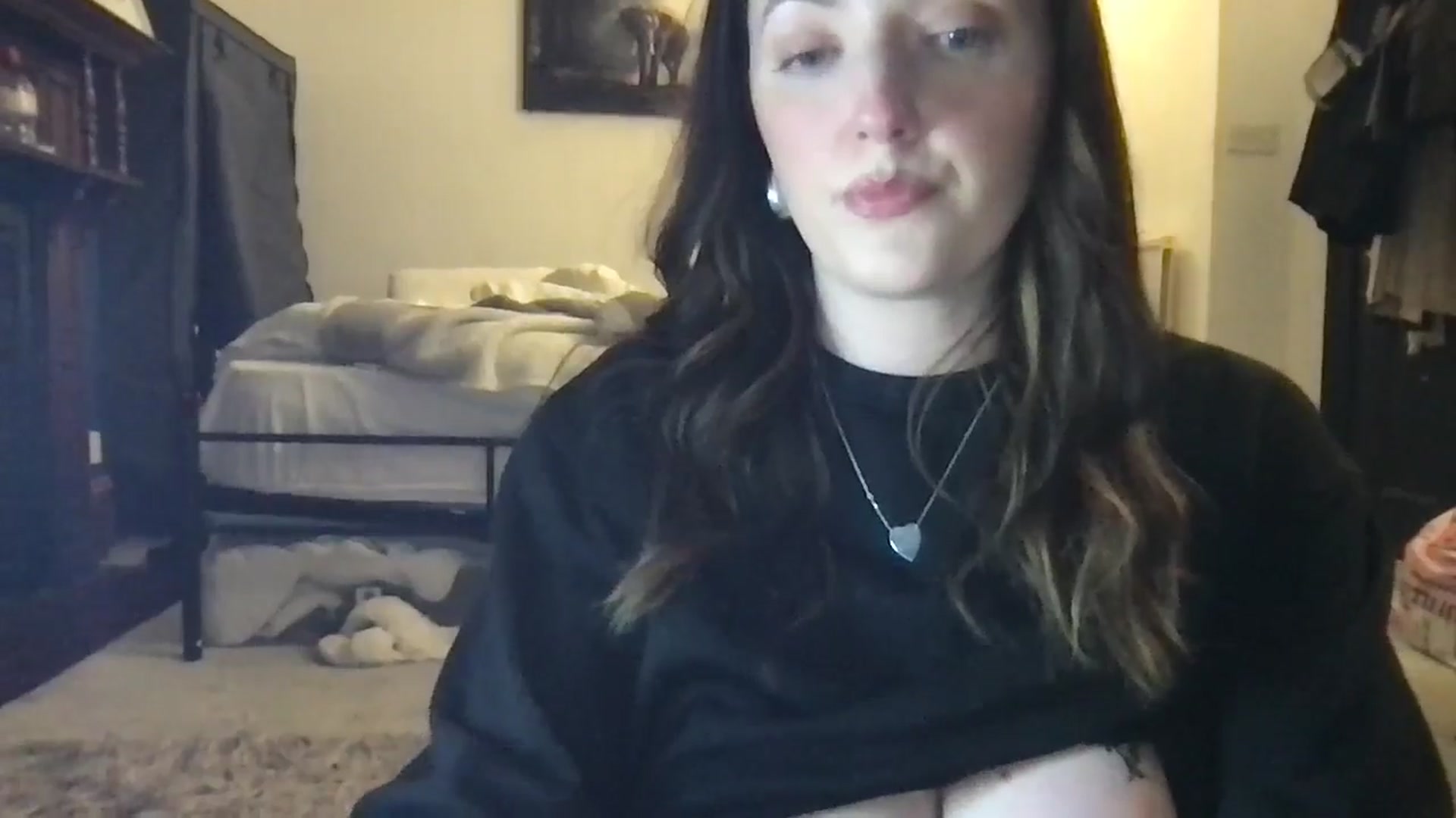Gallery image thumbnail from Laceyjames24's myfreecams stream on, 05/31/2024, 18:50 image 13 of 20