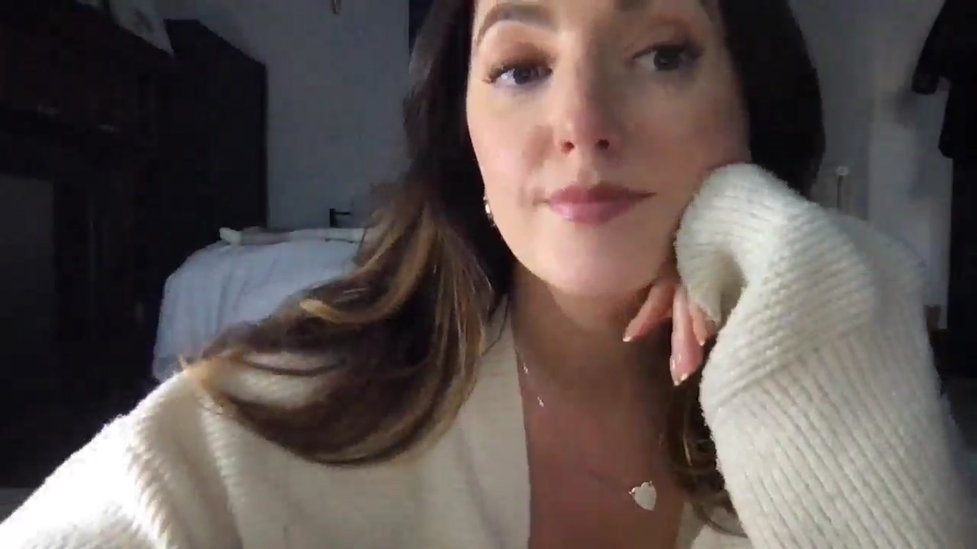 Gallery image thumbnail from Laceyjames24's myfreecams stream on, 06/02/2024, 19:27 image 19 of 20