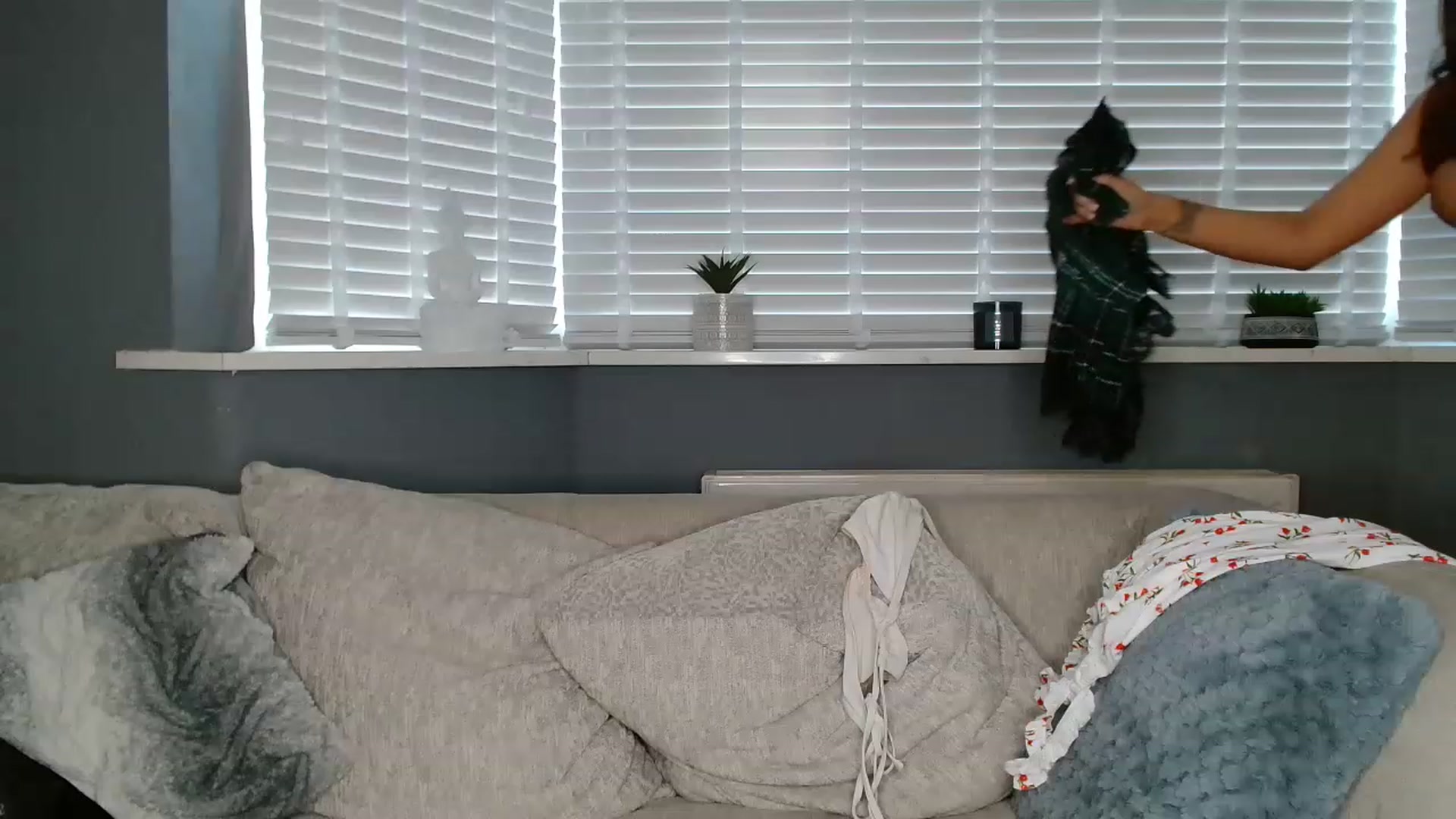 Gallery image thumbnail from LaceysRoom's myfreecams stream on, 02/24/2023, 14:30 image 8 of 20