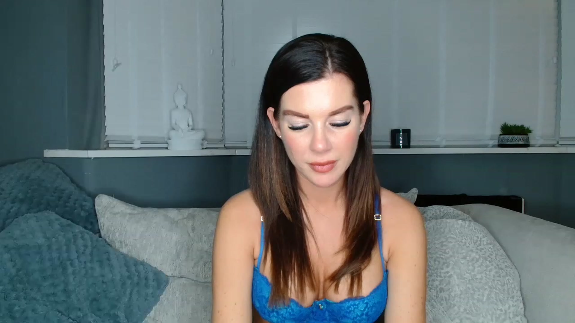 Gallery image thumbnail from LaceysRoom's myfreecams stream on, 02/25/2023, 20:19 image 8 of 20