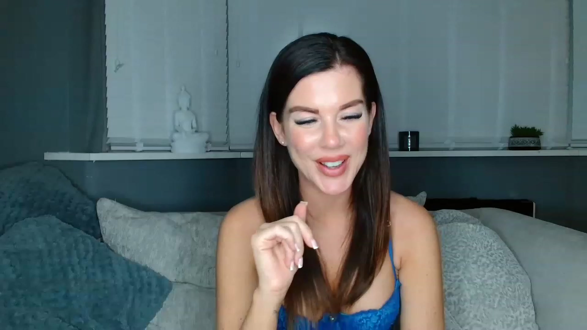 Gallery image thumbnail from LaceysRoom's myfreecams stream on, 02/25/2023, 20:19 image 1 of 20