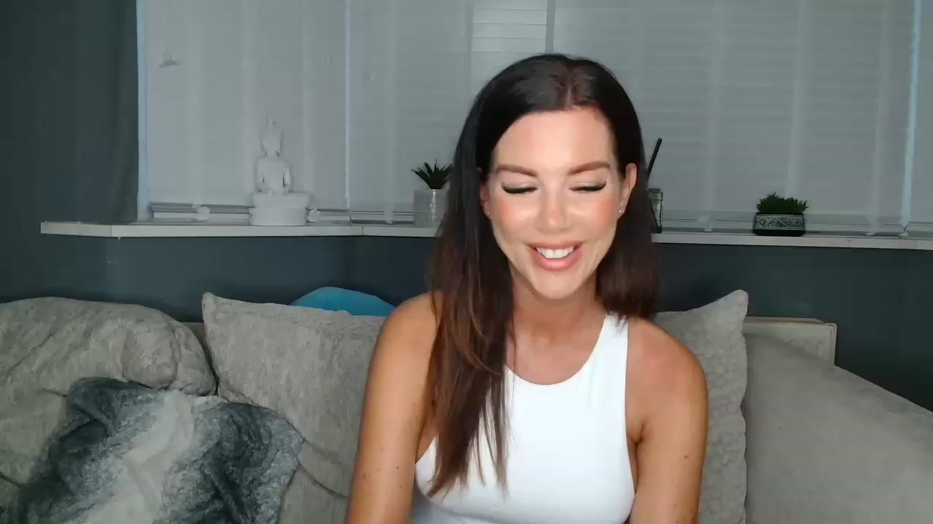 Gallery image thumbnail from LaceysRoom's myfreecams stream on, 03/24/2023, 18:53 image 4 of 20