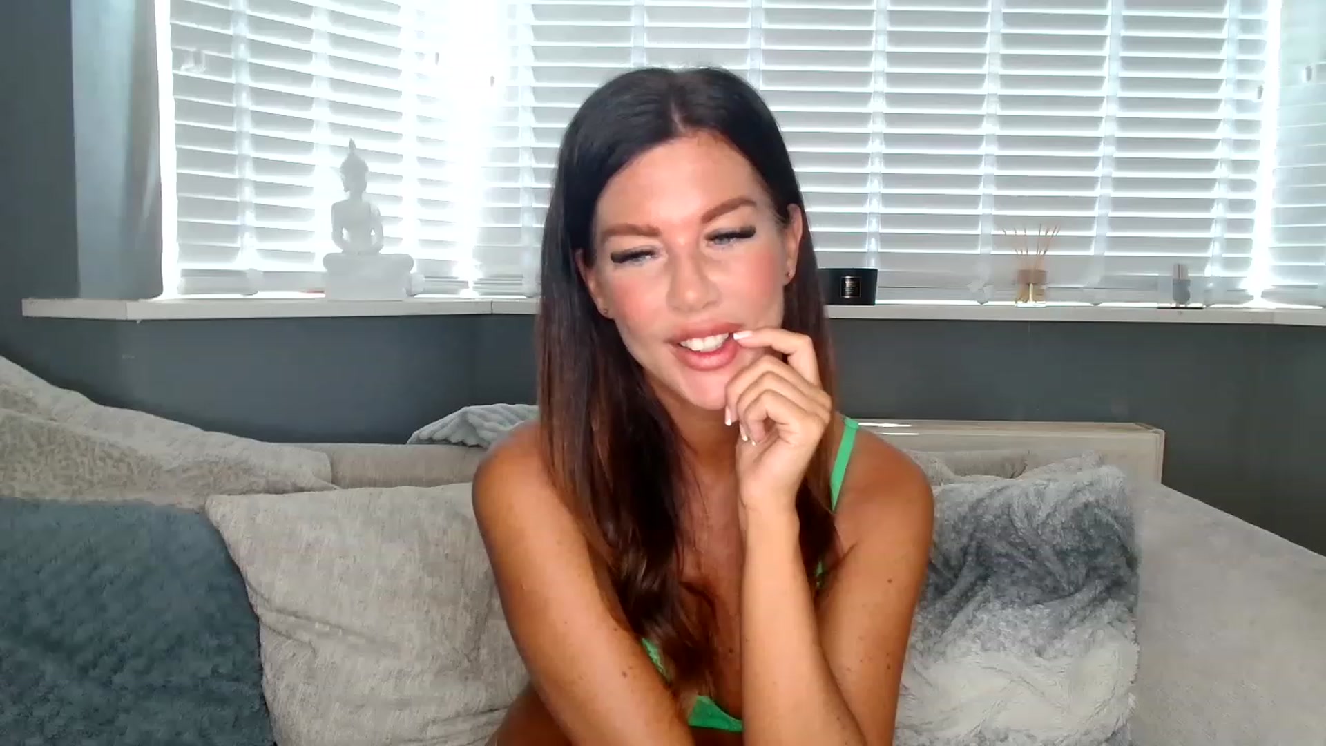Gallery image thumbnail from LaceysRoom's myfreecams stream on, 04/20/2023, 11:51 image 12 of 20