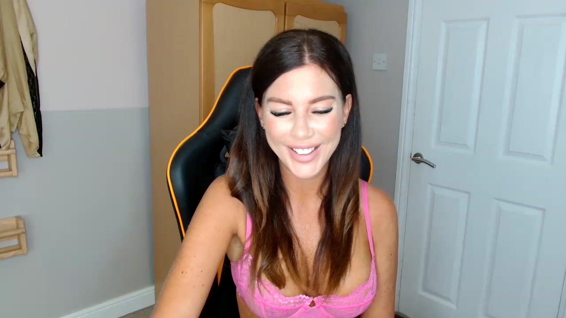 Gallery image thumbnail from LaceysRoom's myfreecams stream on, 04/24/2023, 09:53 image 14 of 20