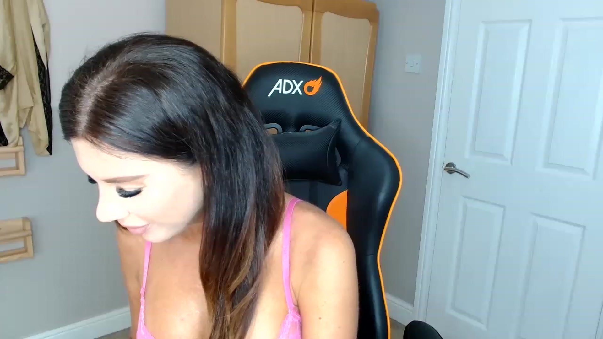 Gallery image thumbnail from LaceysRoom's myfreecams stream on, 04/24/2023, 10:47 image 20 of 20
